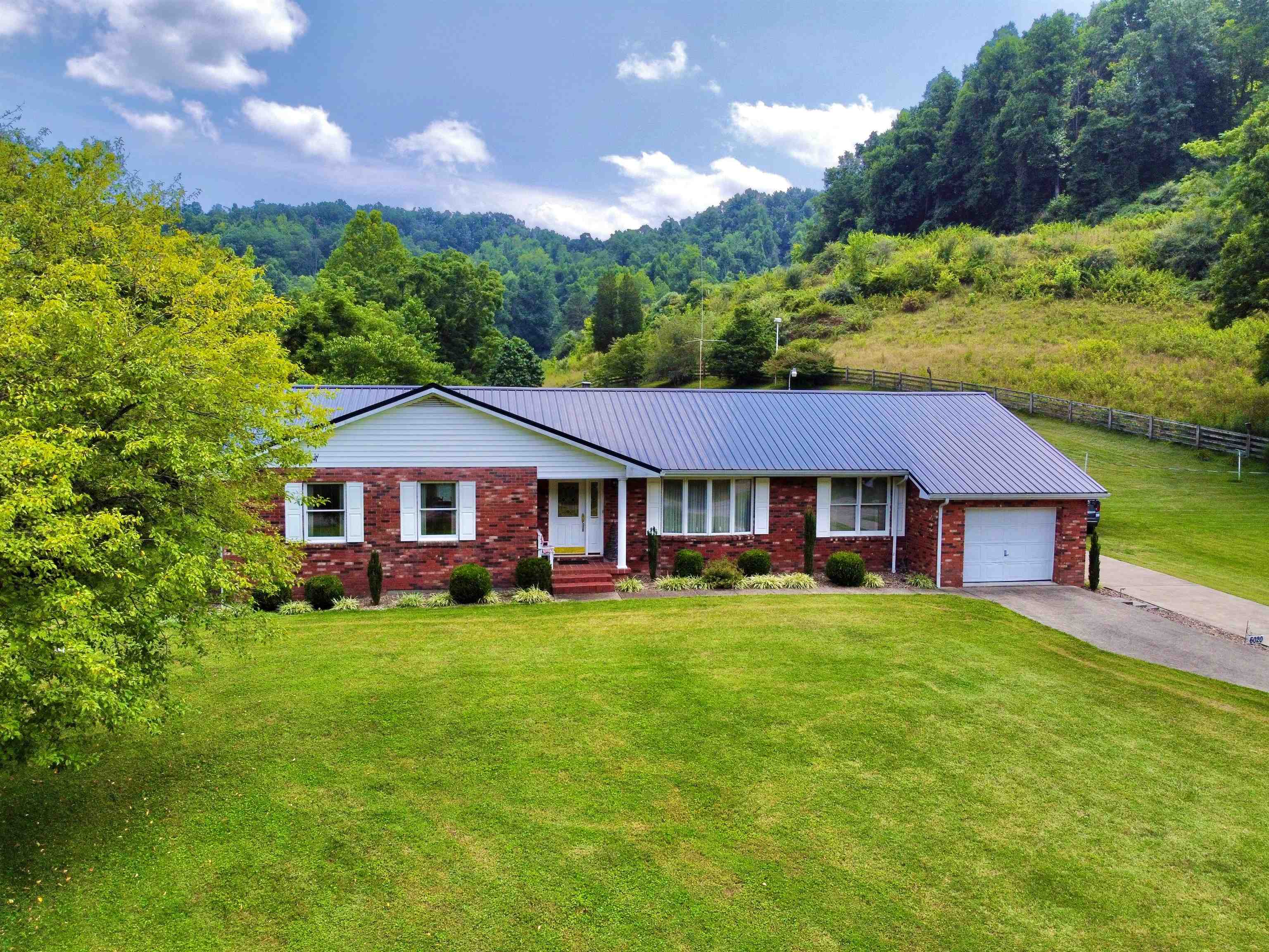 Residential for sale in Catlettsburg, Kentucky, 55565