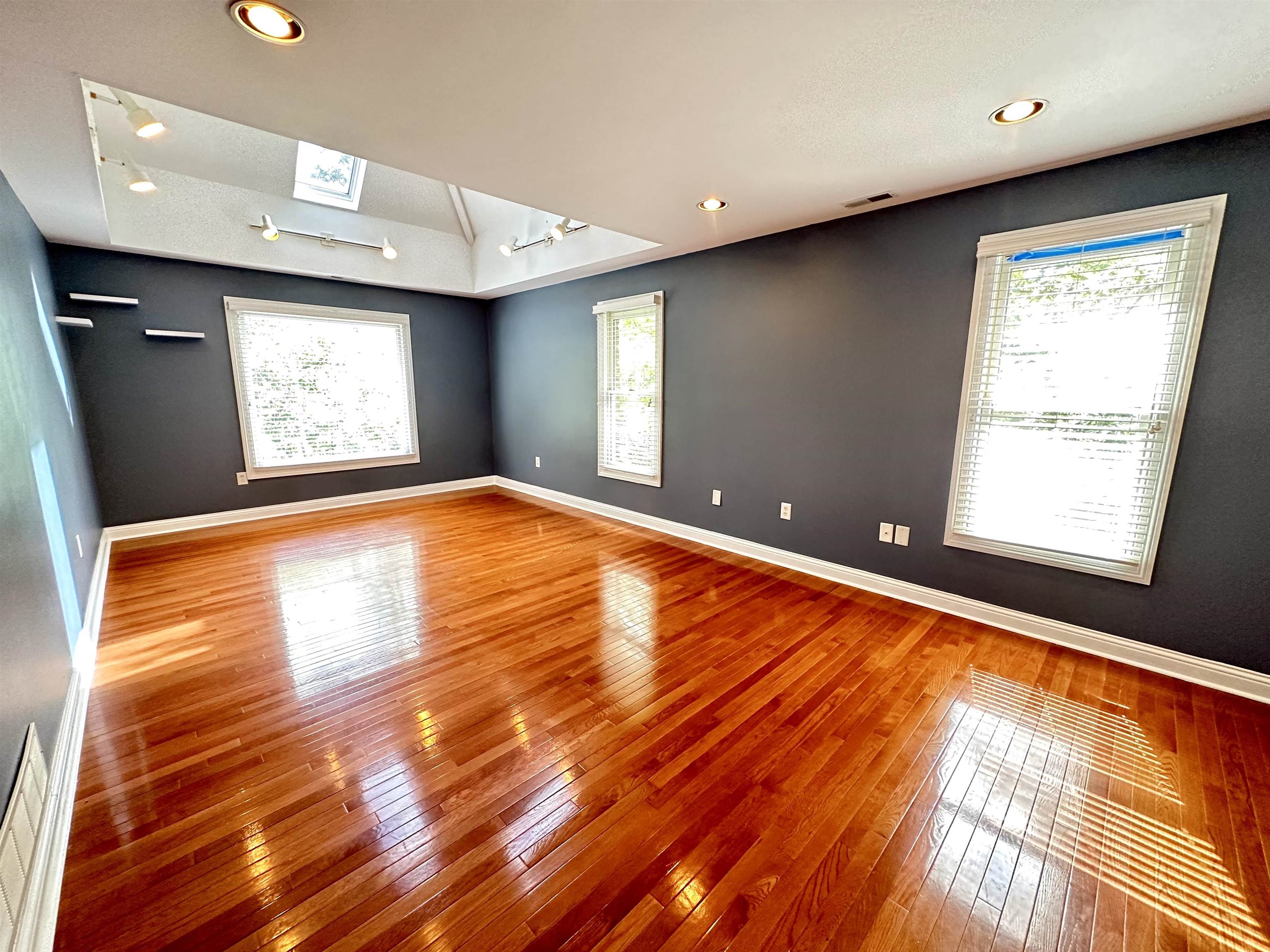 3414 Oakwood Circle