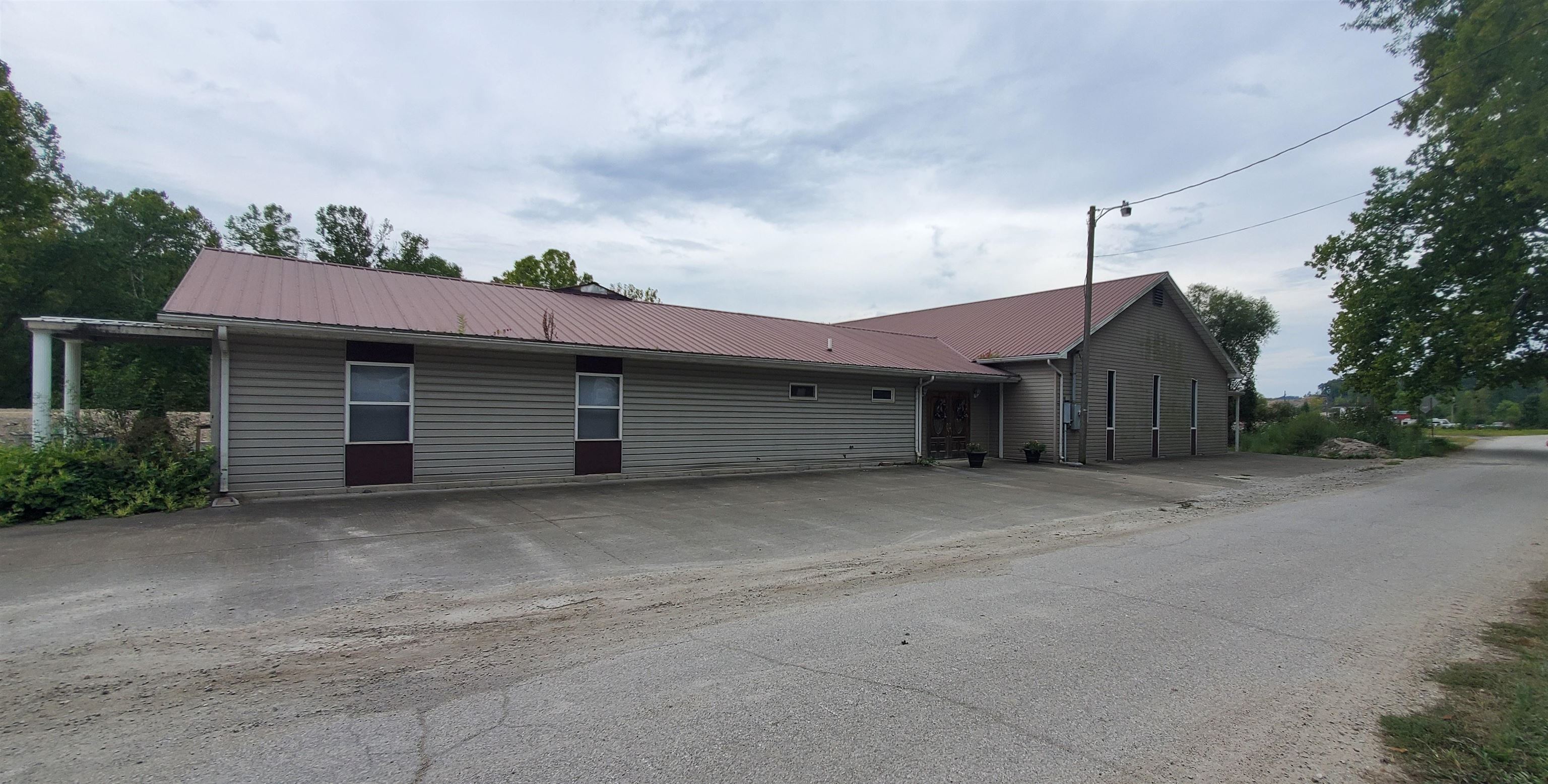 906 Midland Trail
