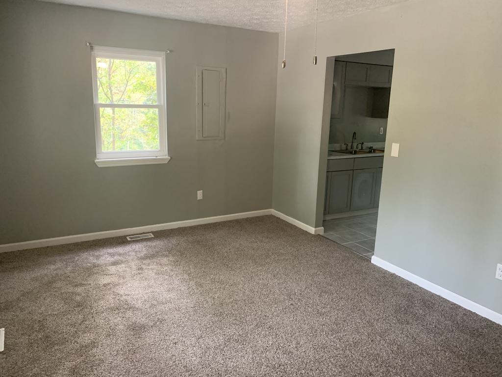 1621 S State Highway 207