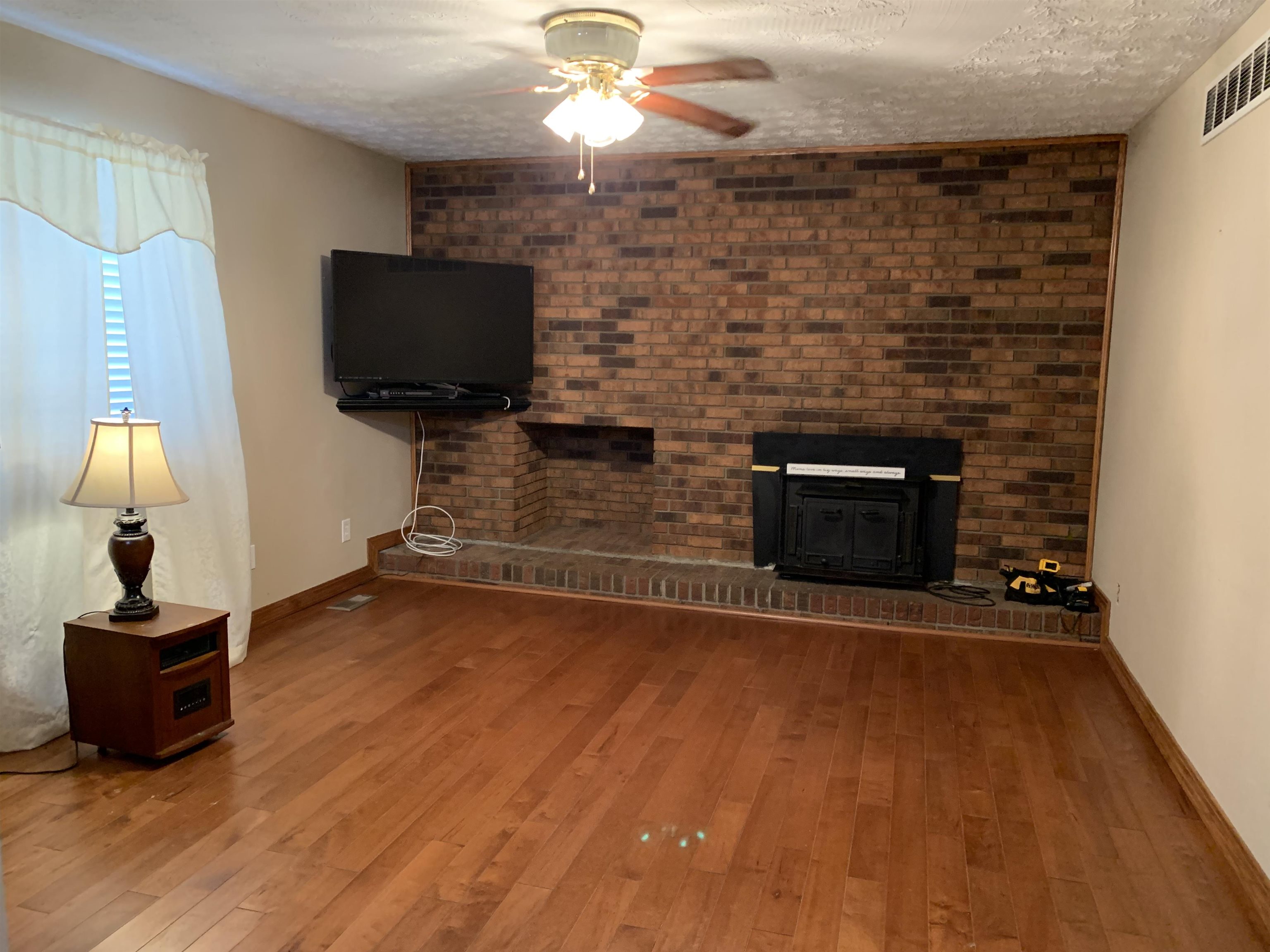 1042 Brentwood Drive