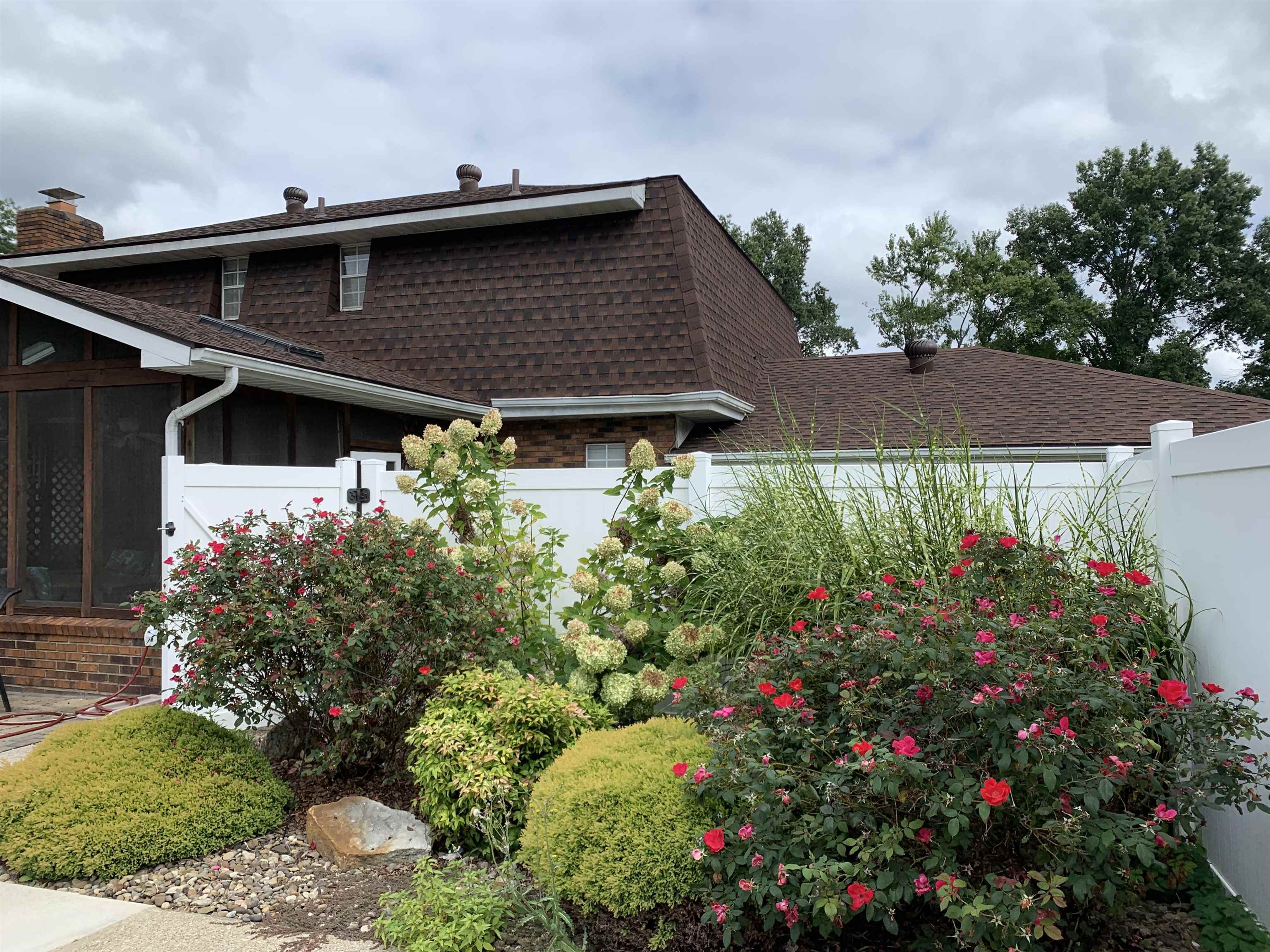 1042 Brentwood Drive