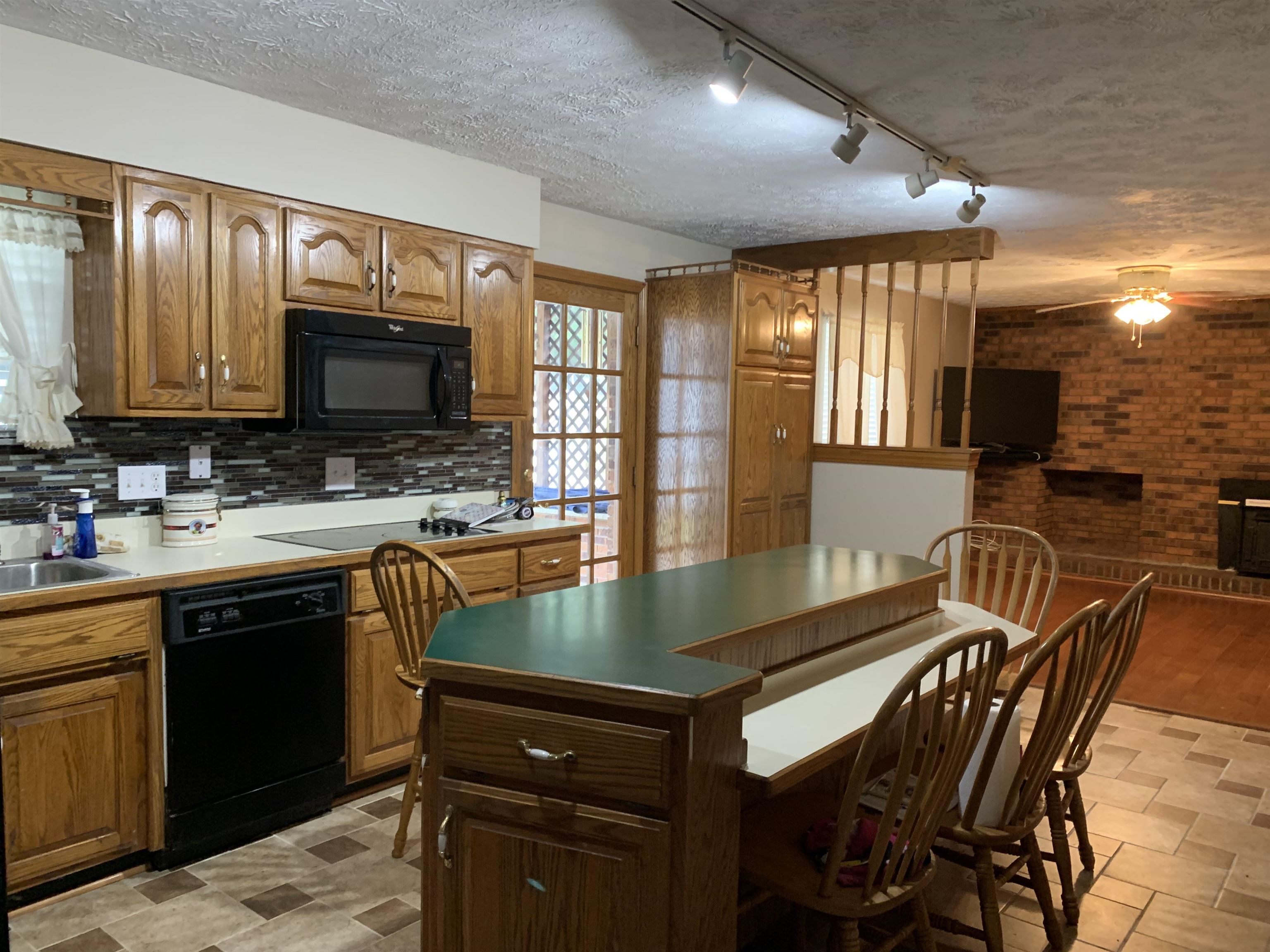 1042 Brentwood Drive
