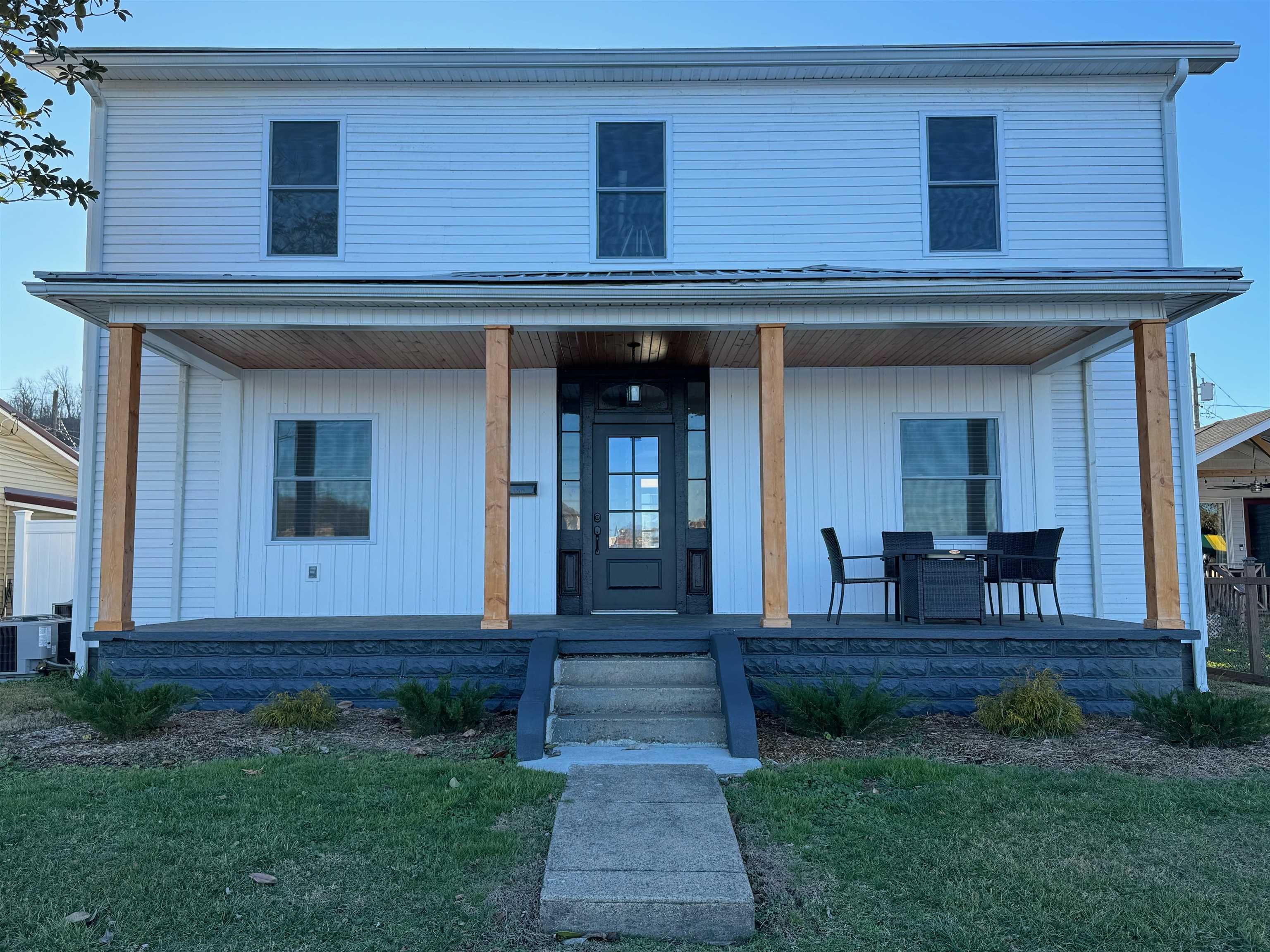 521 Riverside Drive