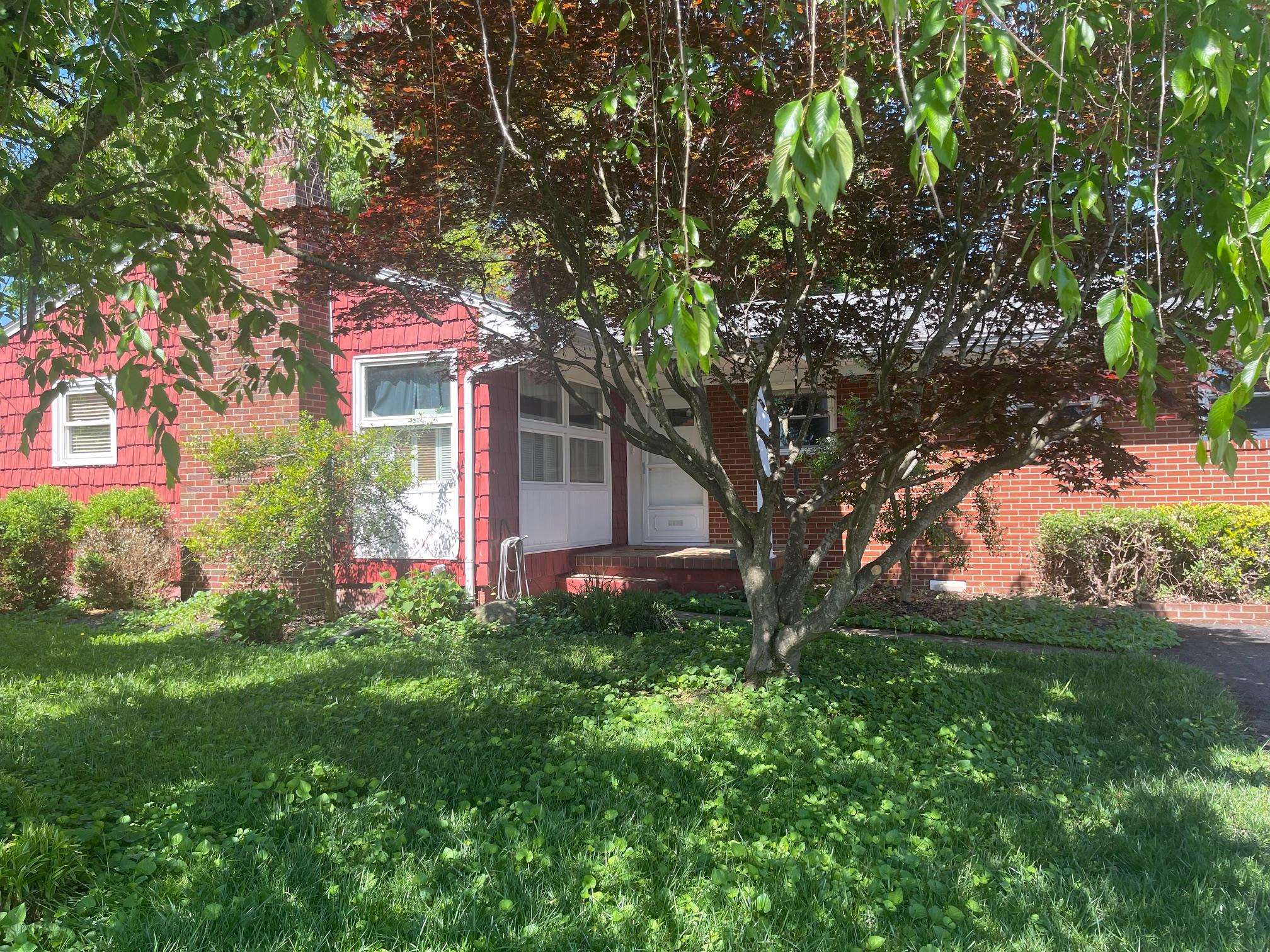2109 Oak Street