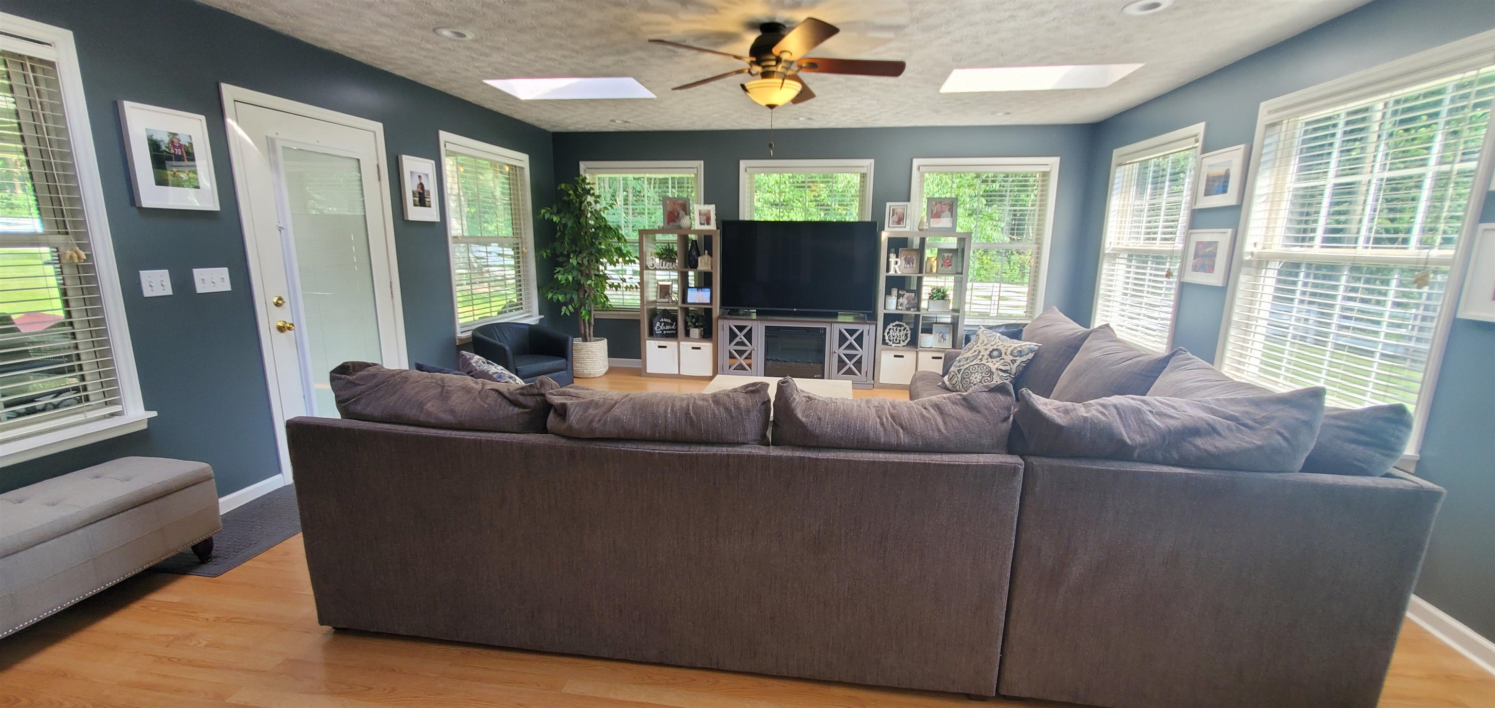 1003 Regis Street