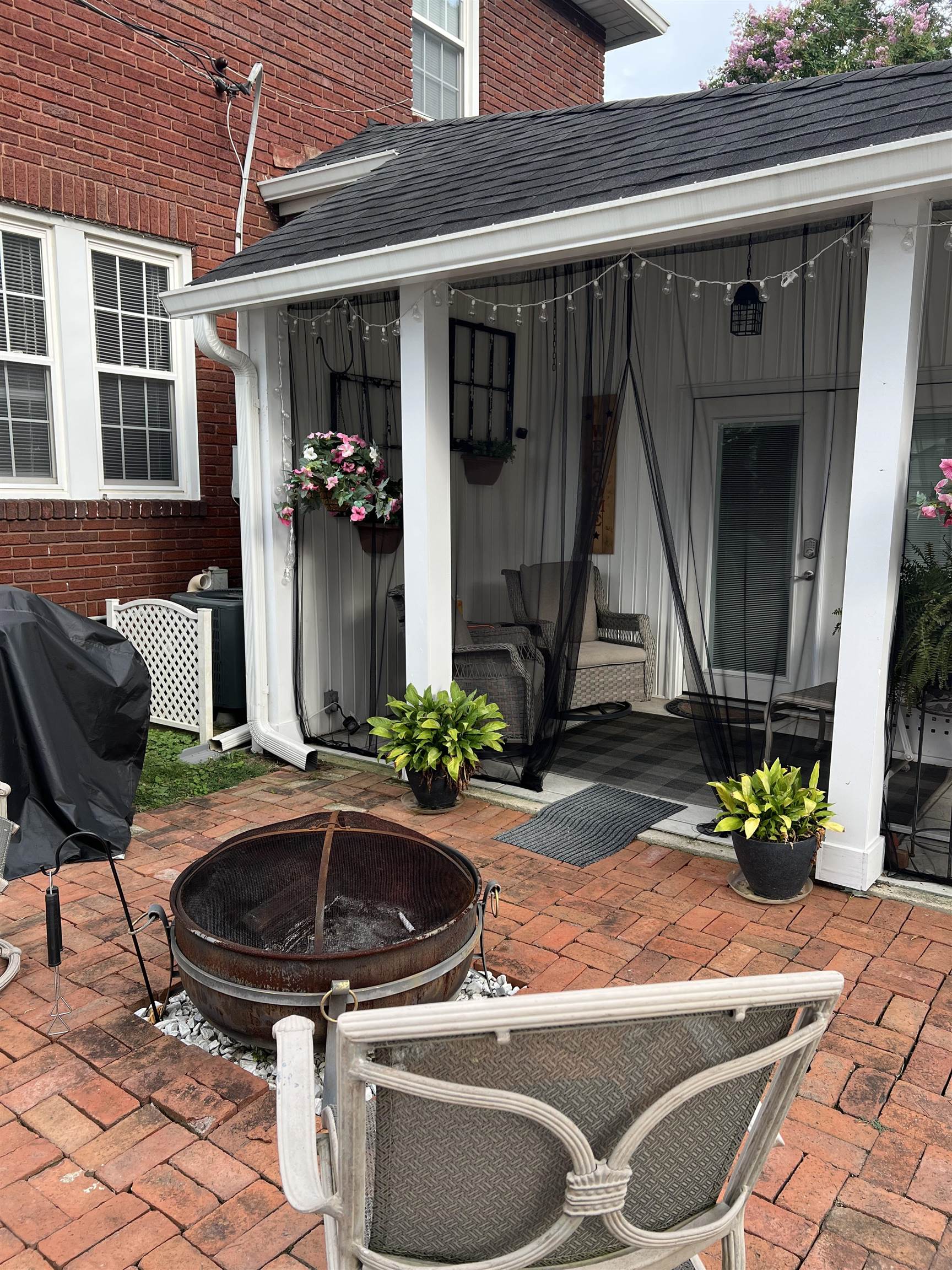 823 Windsor Court