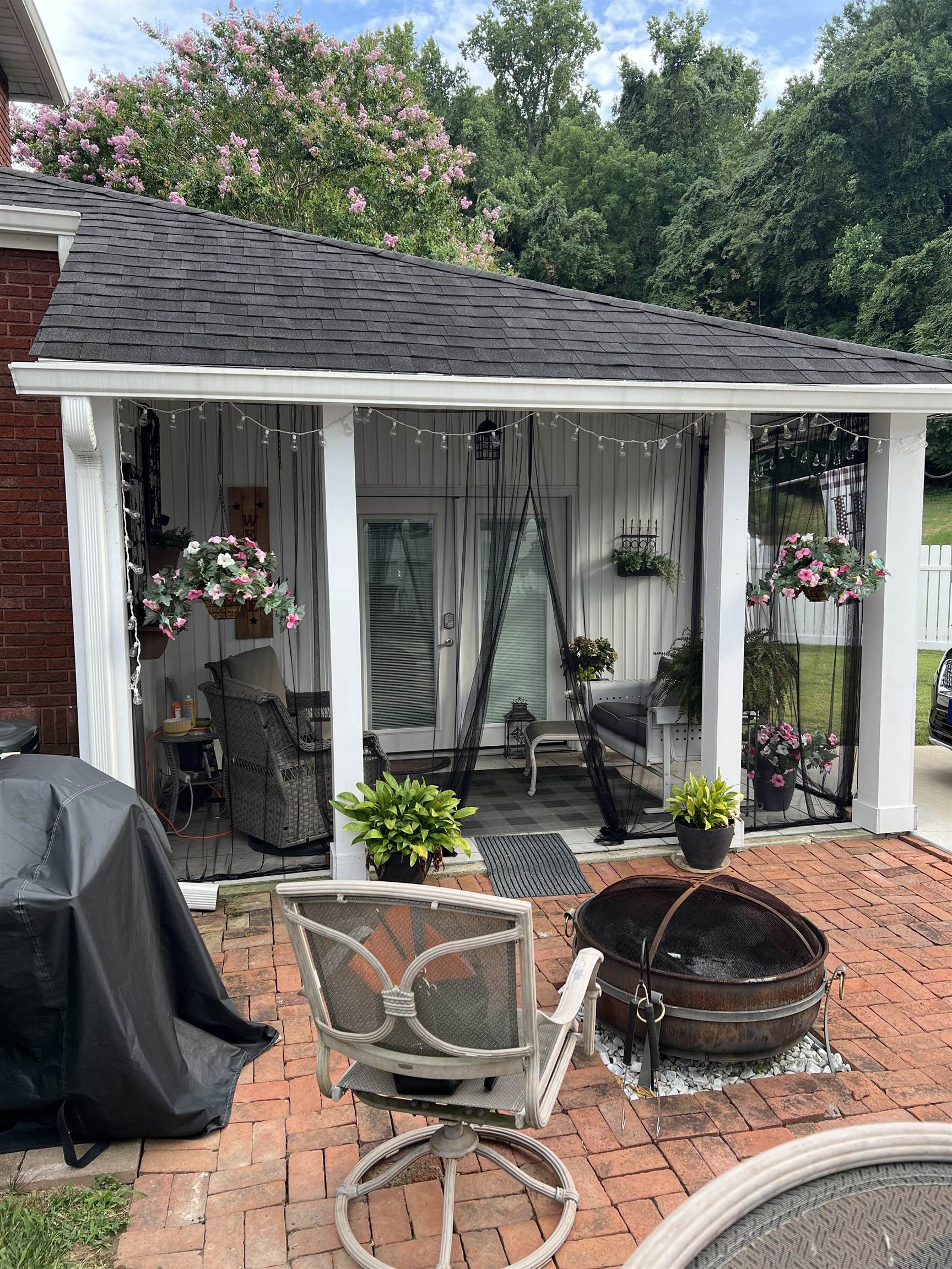 823 Windsor Court