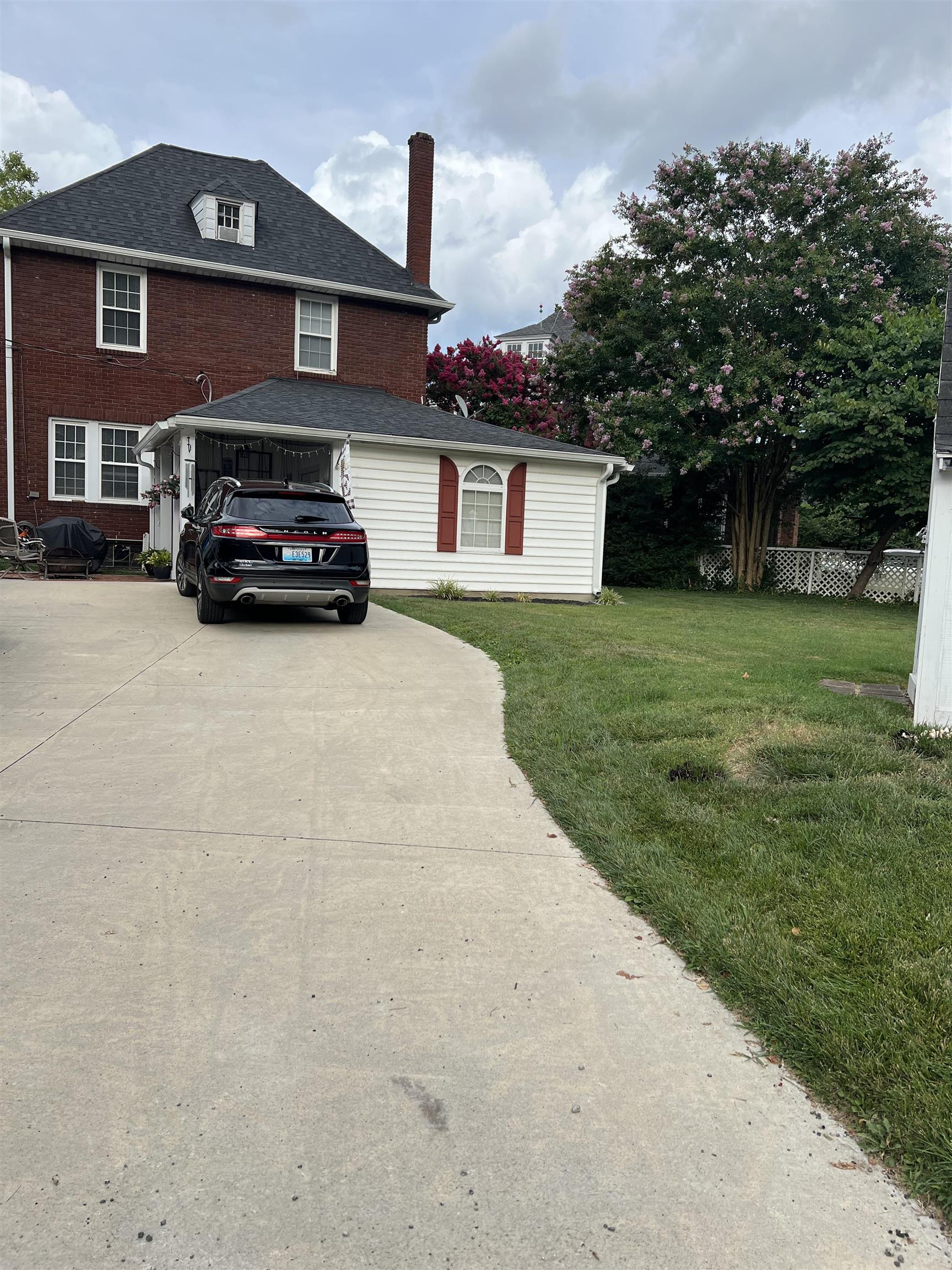 823 Windsor Court