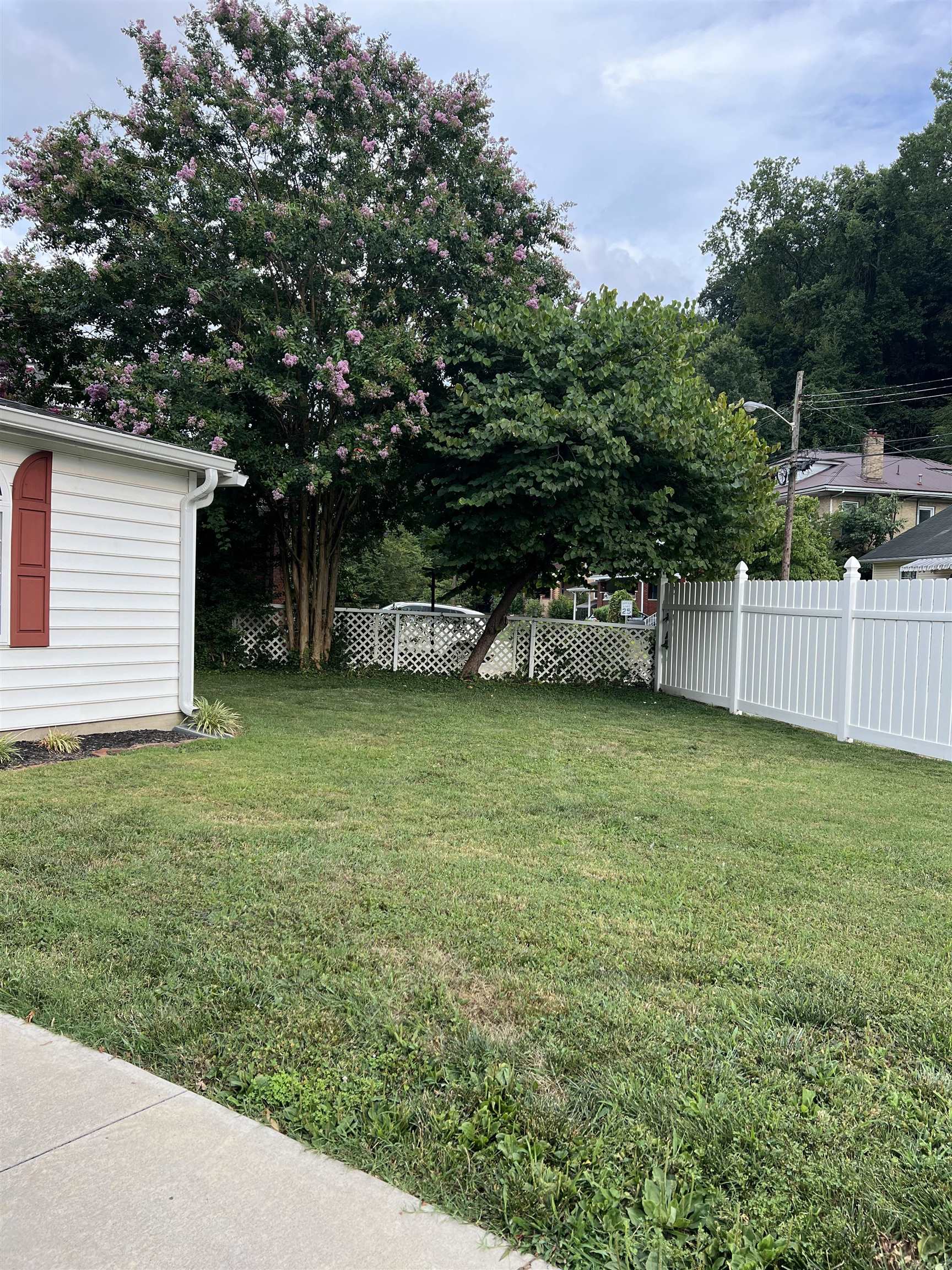 823 Windsor Court