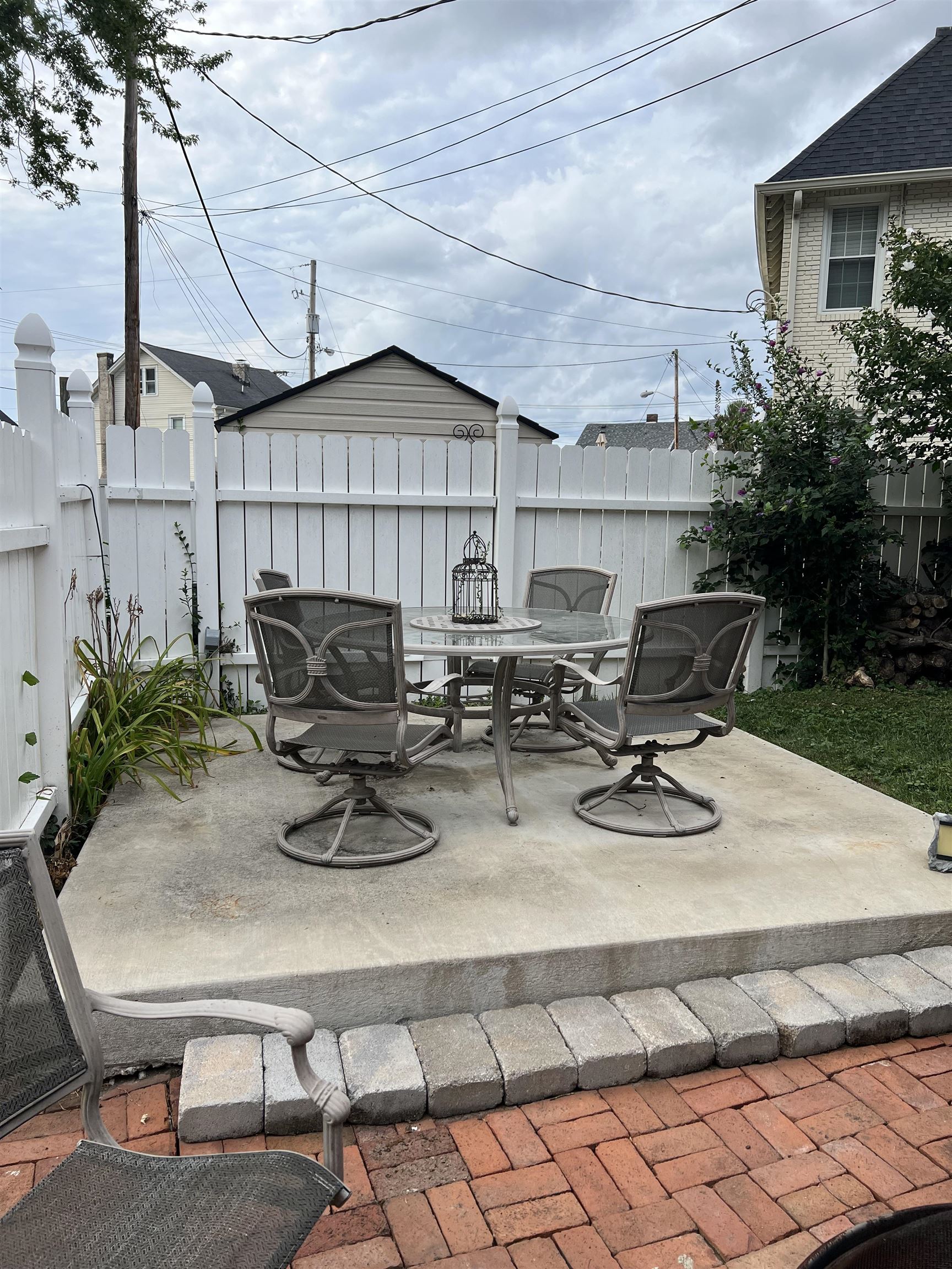 823 Windsor Court