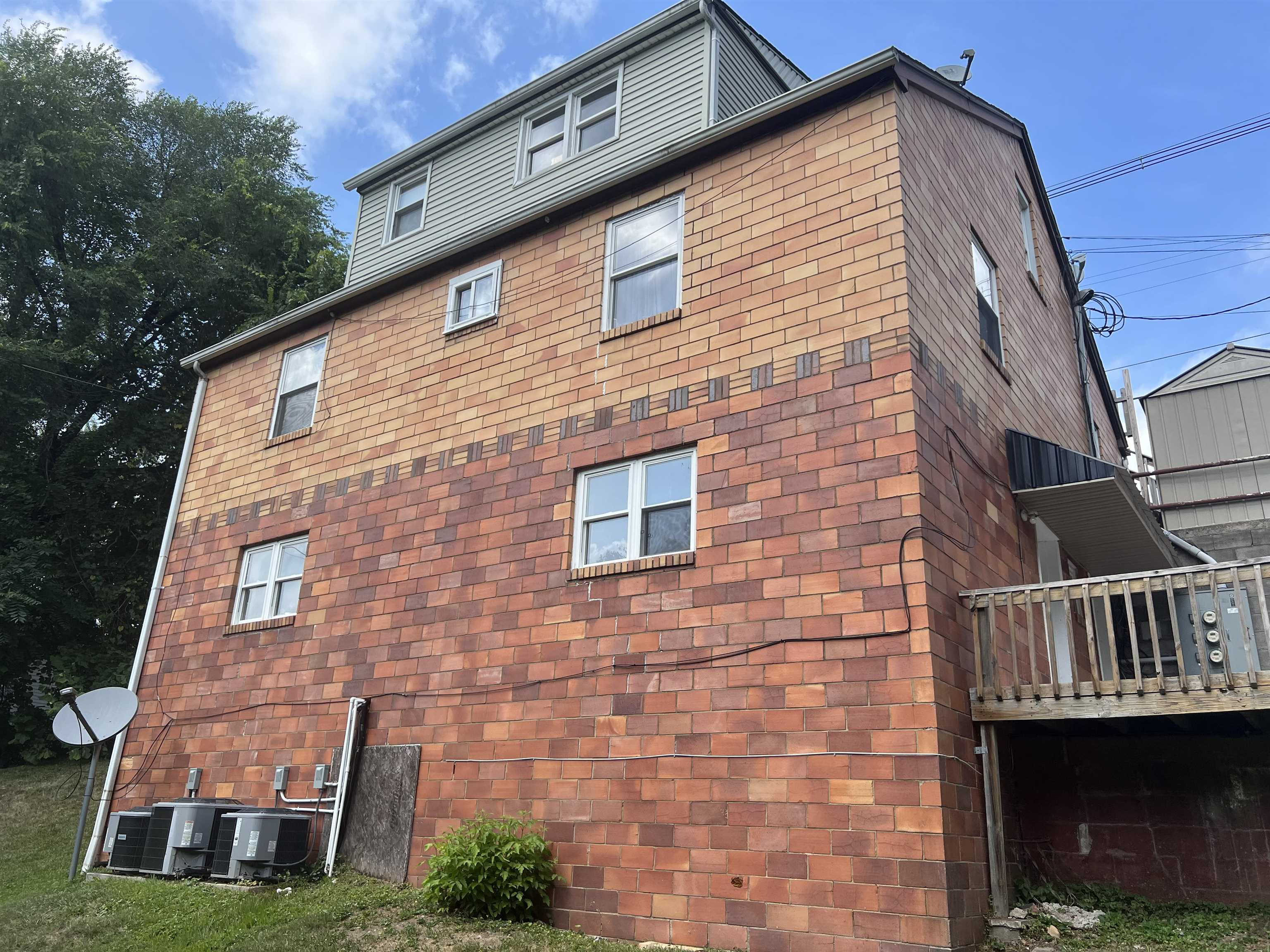 340,342,344,346 Blackburn Avenue