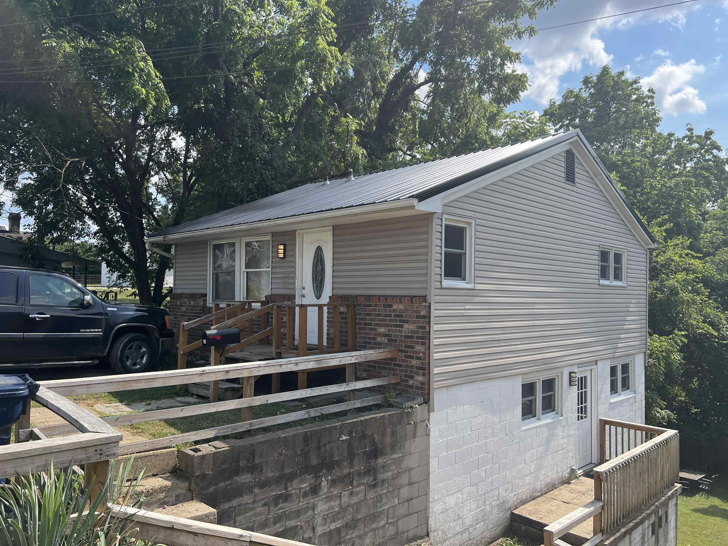 340,342,344,346 Blackburn Avenue