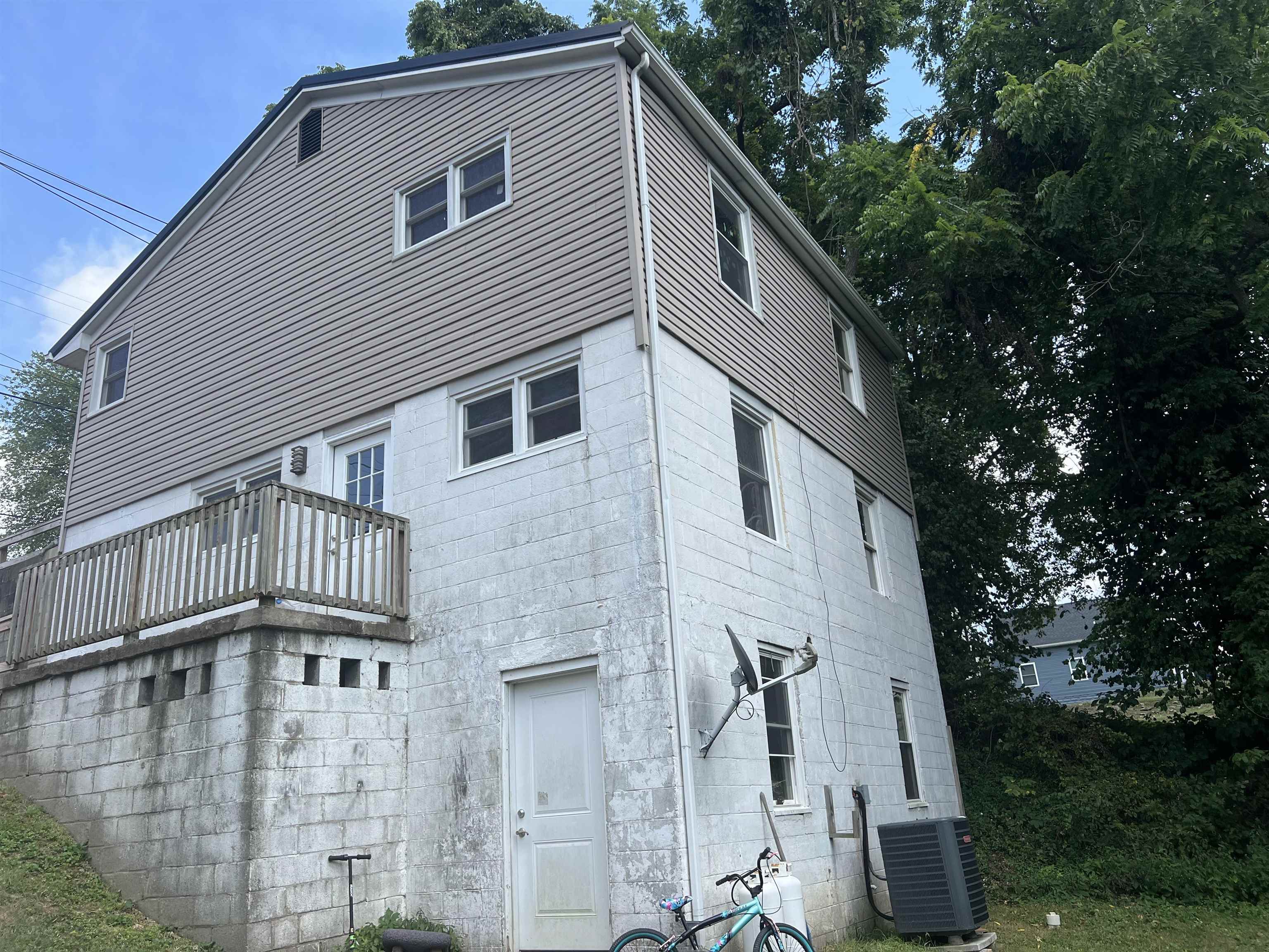 340,342,344,346 Blackburn Avenue