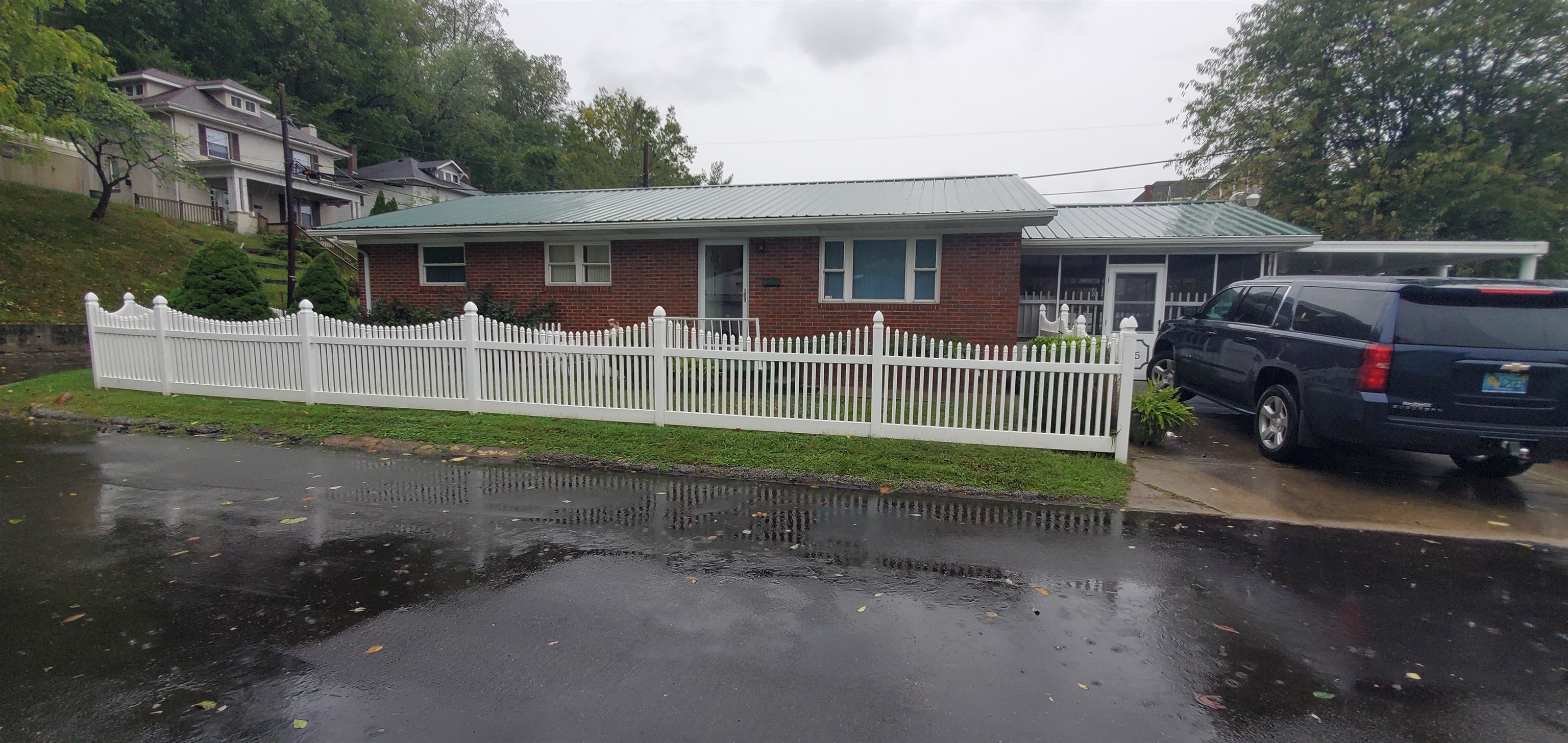 825 Alexander Place