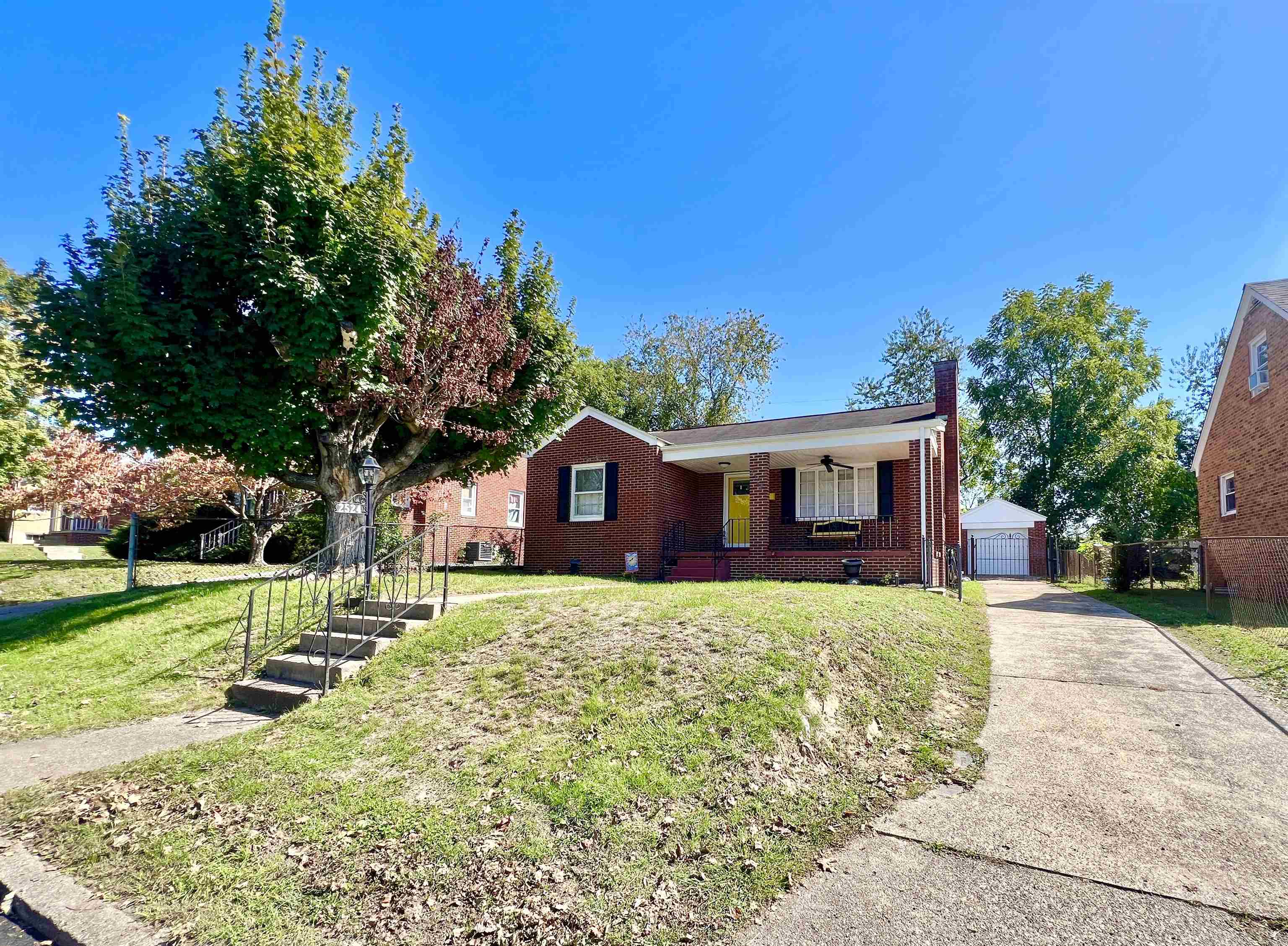 2524 W Euclid Avenue