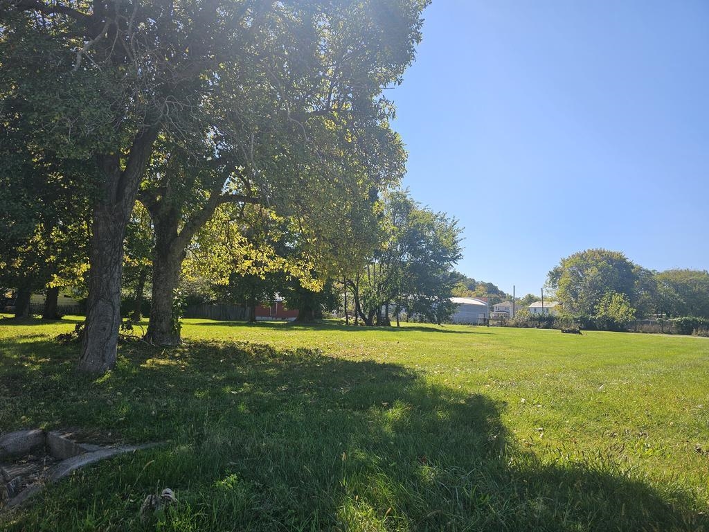 27th Block Of Carter Avenue
