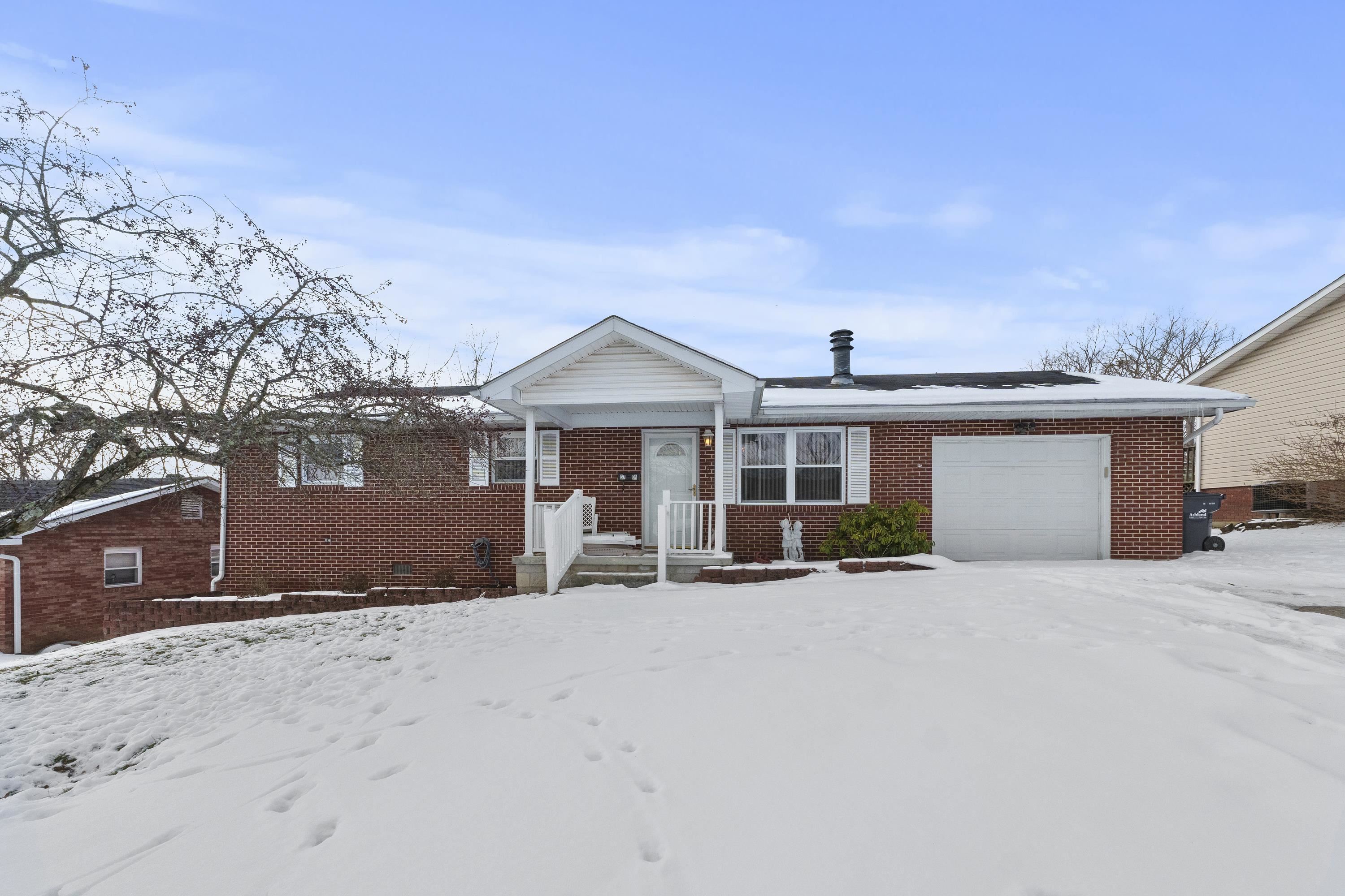 3704 Greenbrier Road