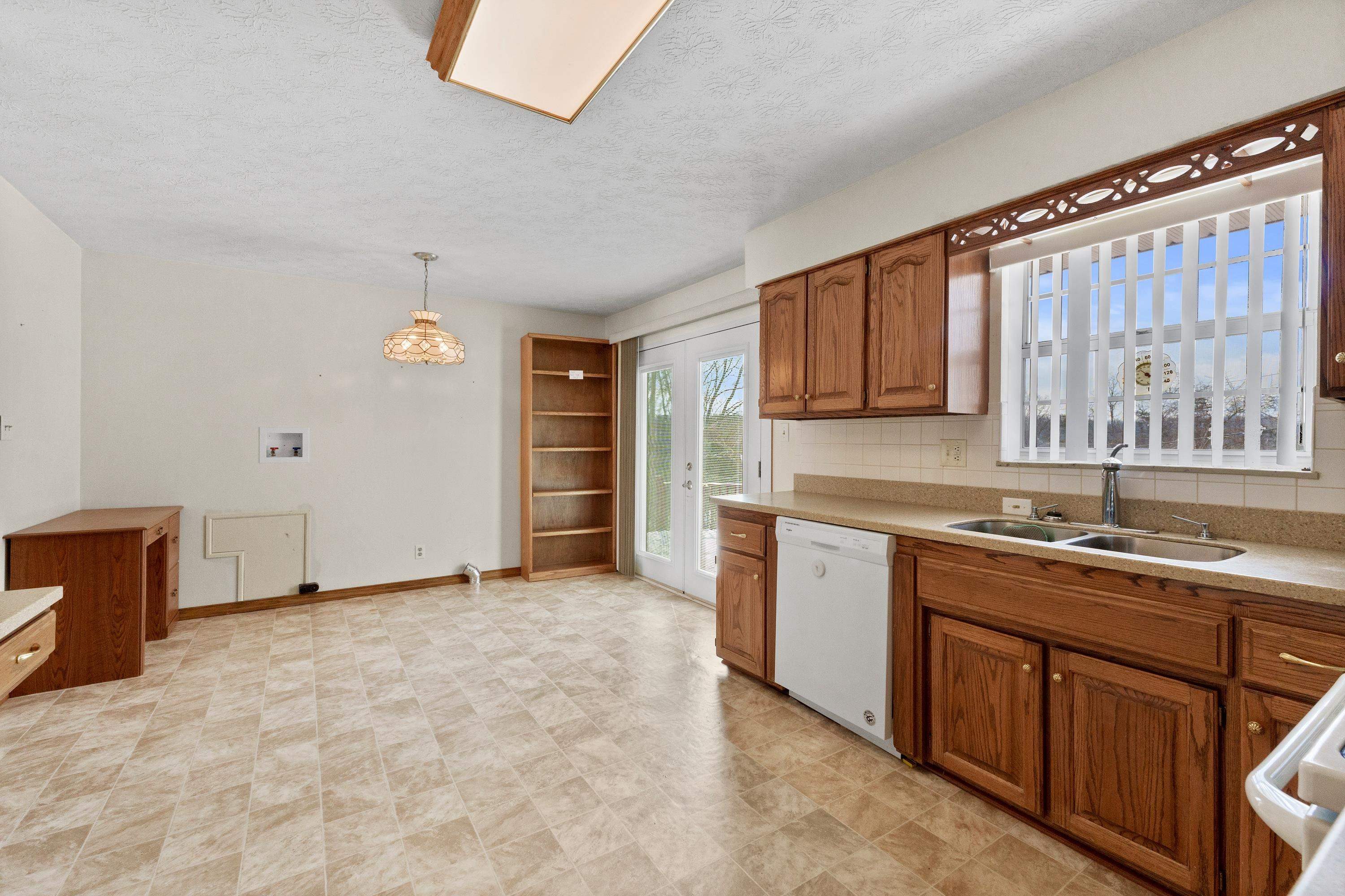 3704 Greenbrier Road