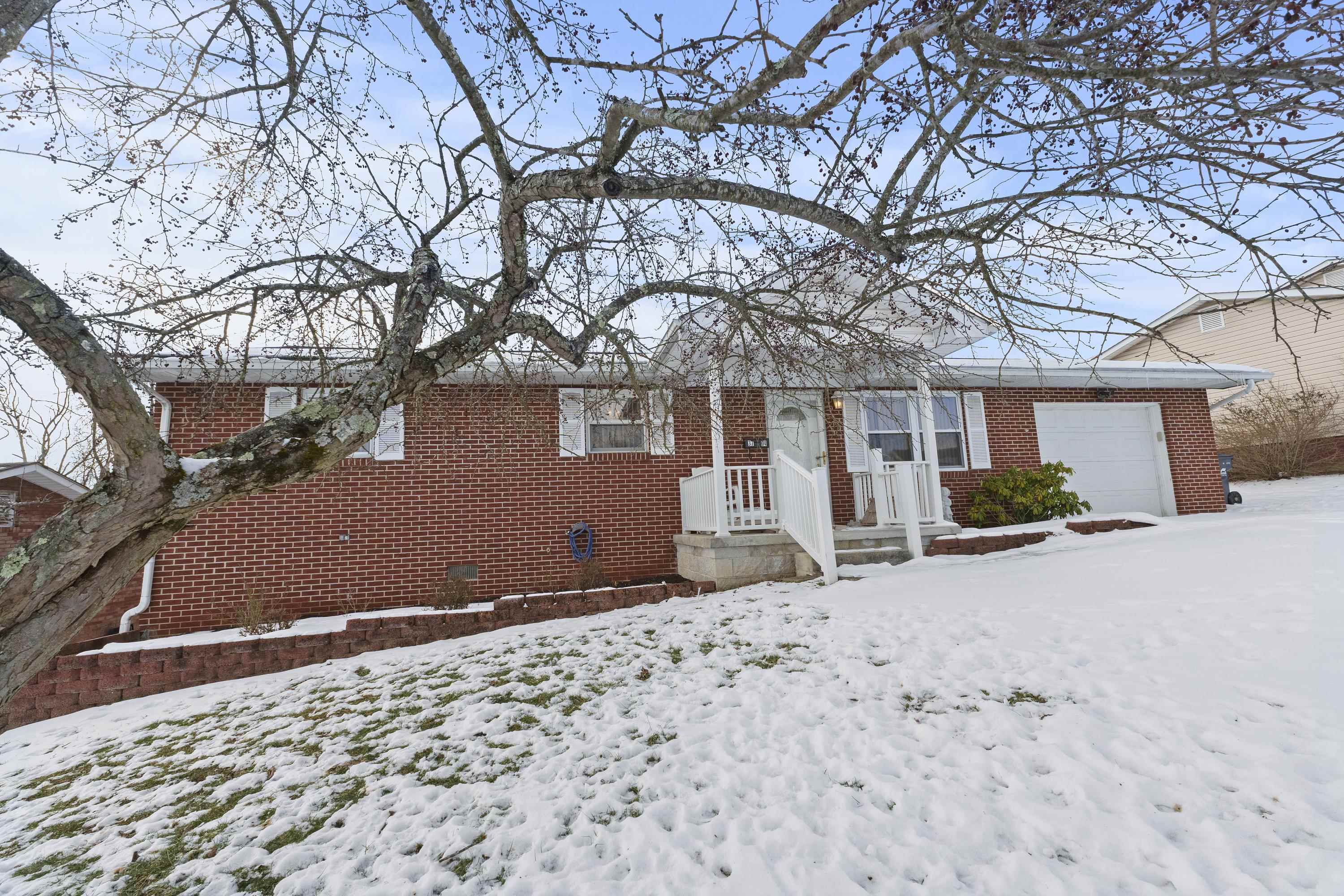 3704 Greenbrier Road