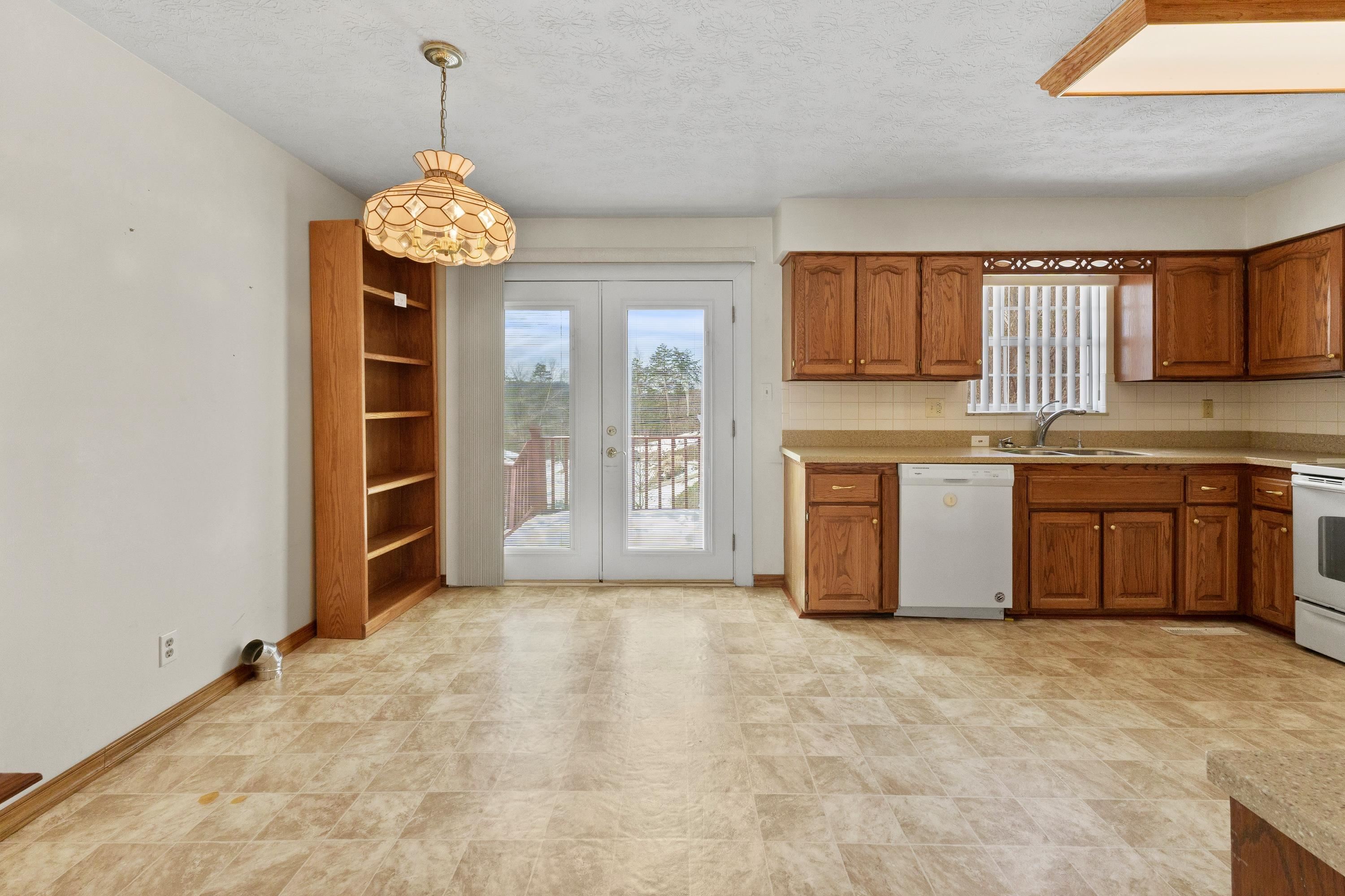 3704 Greenbrier Road