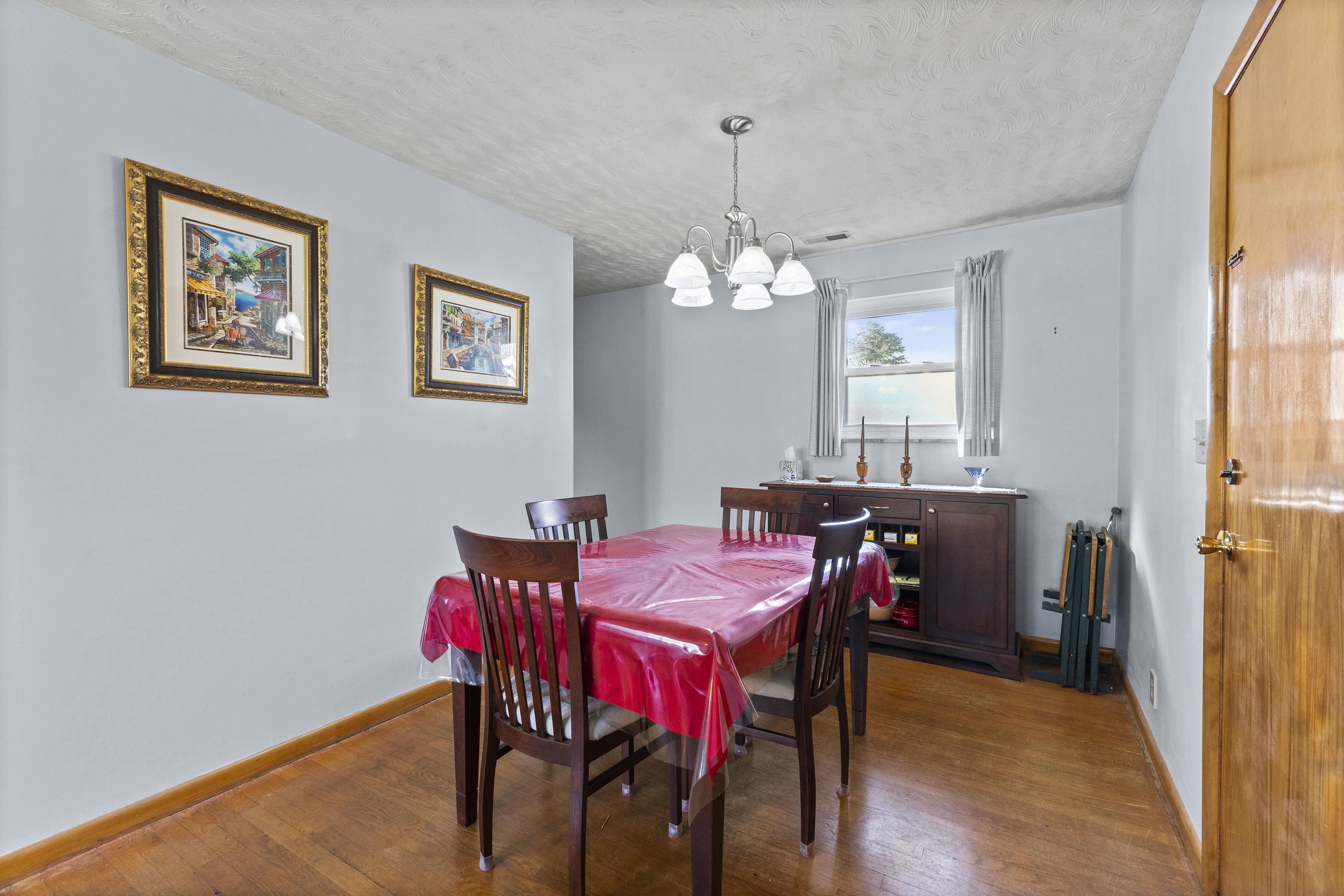1114 James Court
