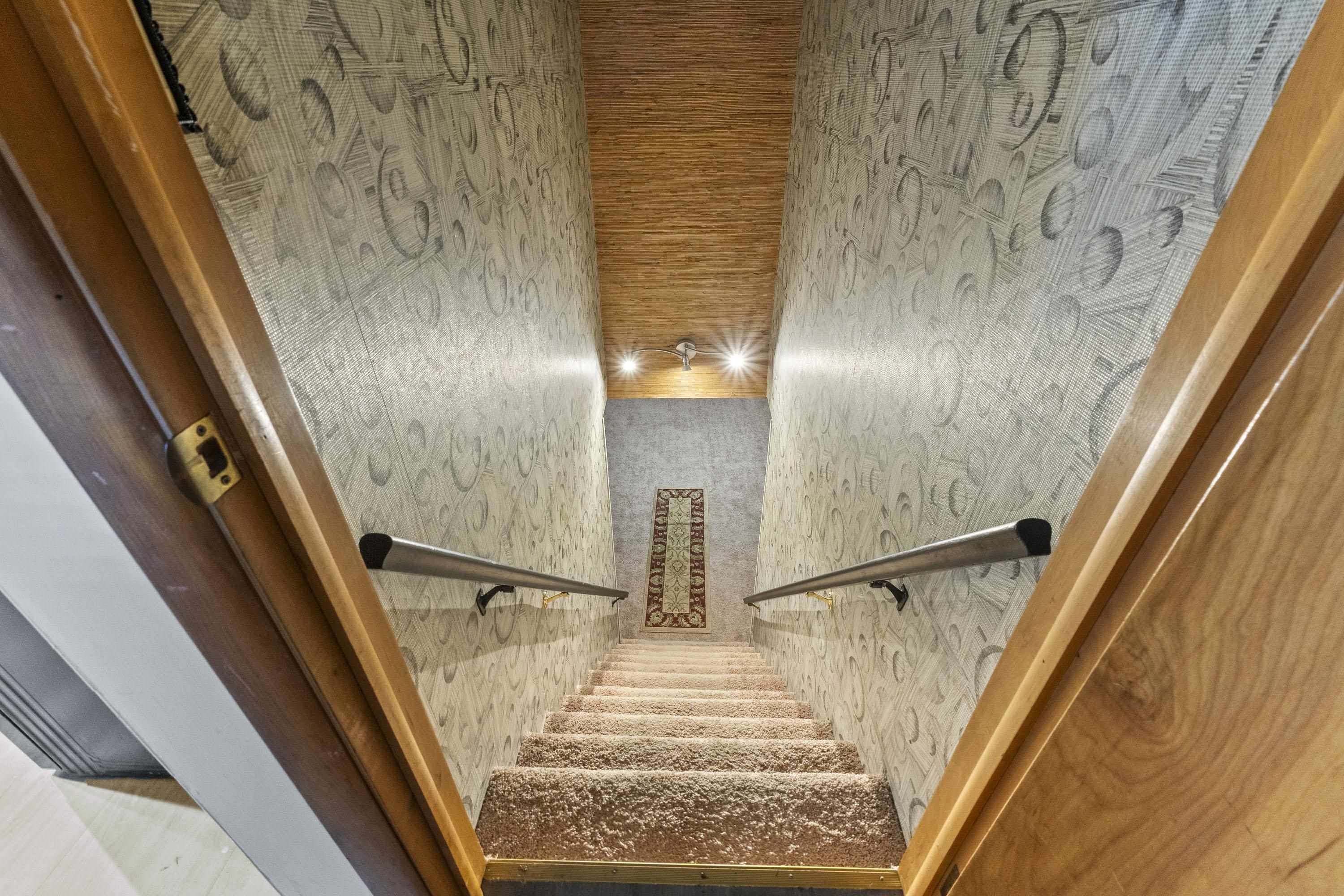 1114 James Court