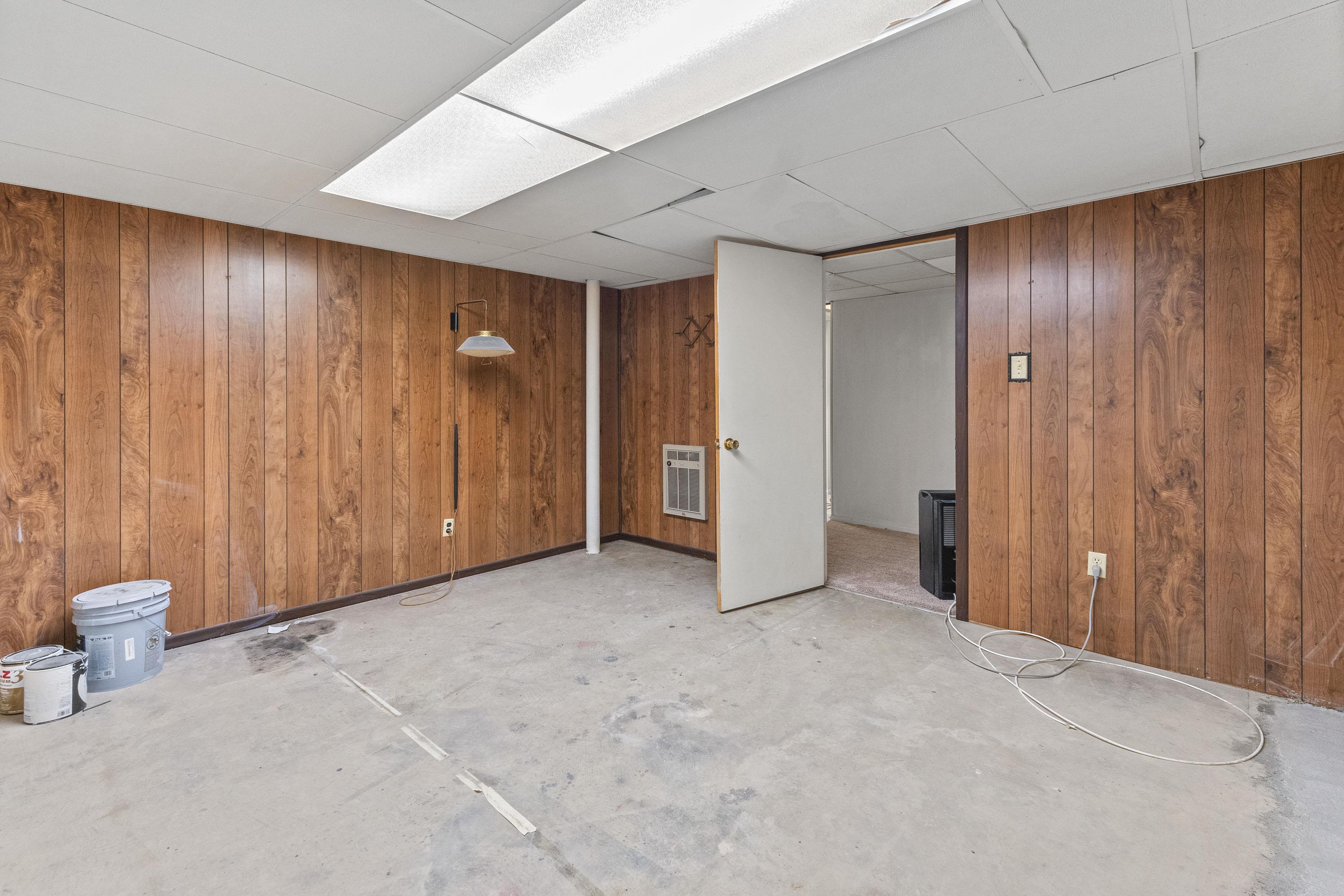 1114 James Court