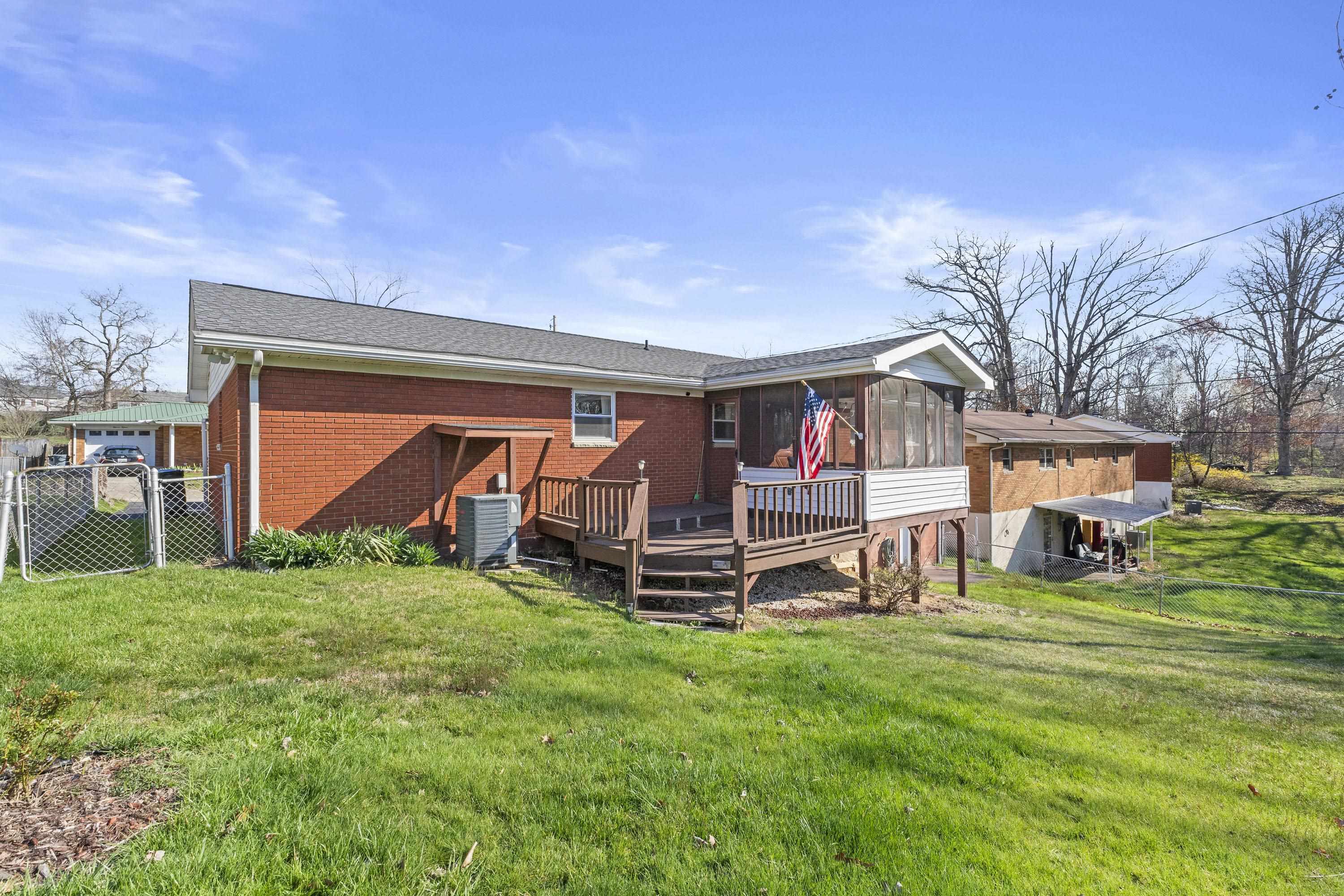 1114 James Court