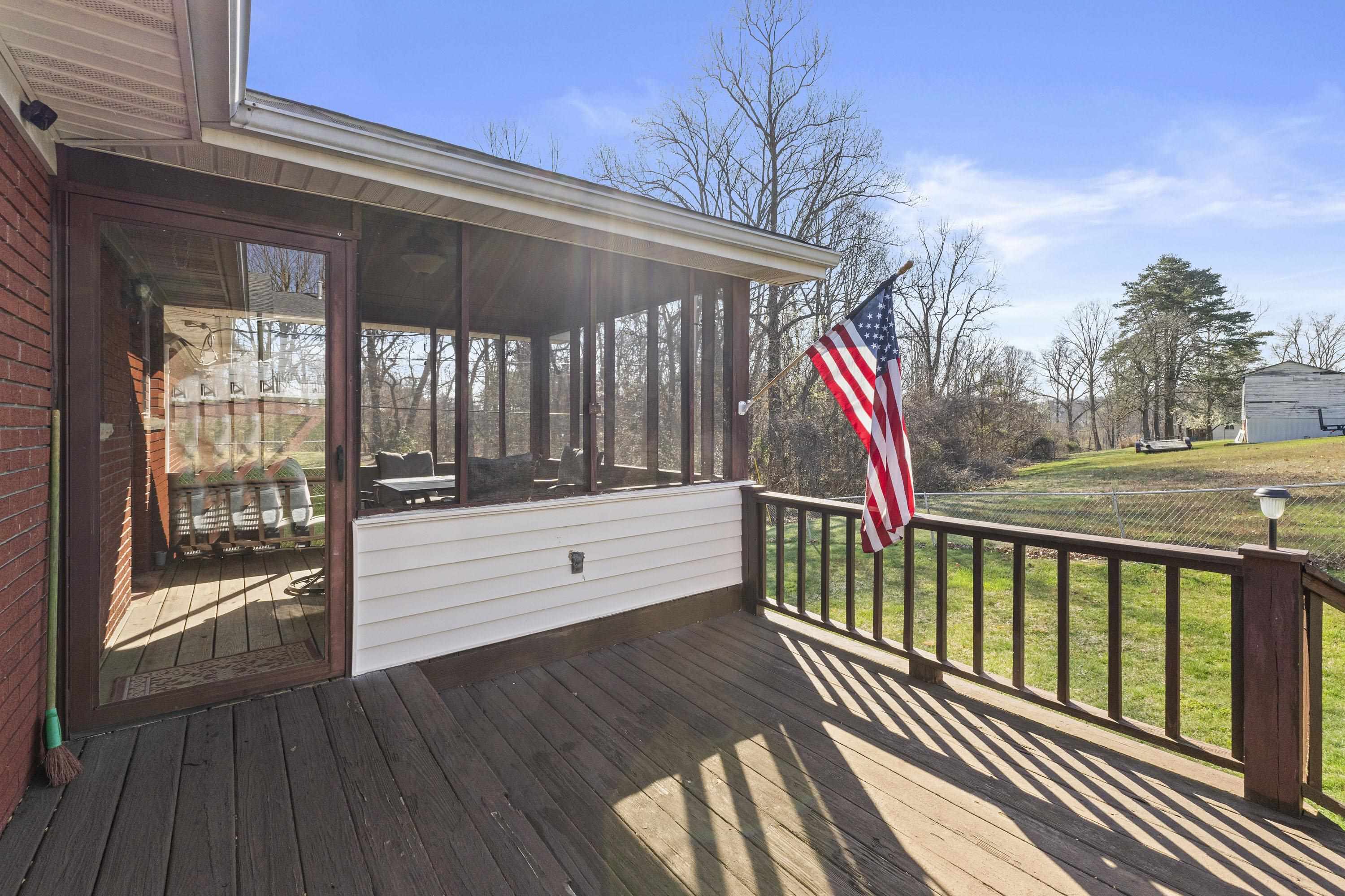1114 James Court