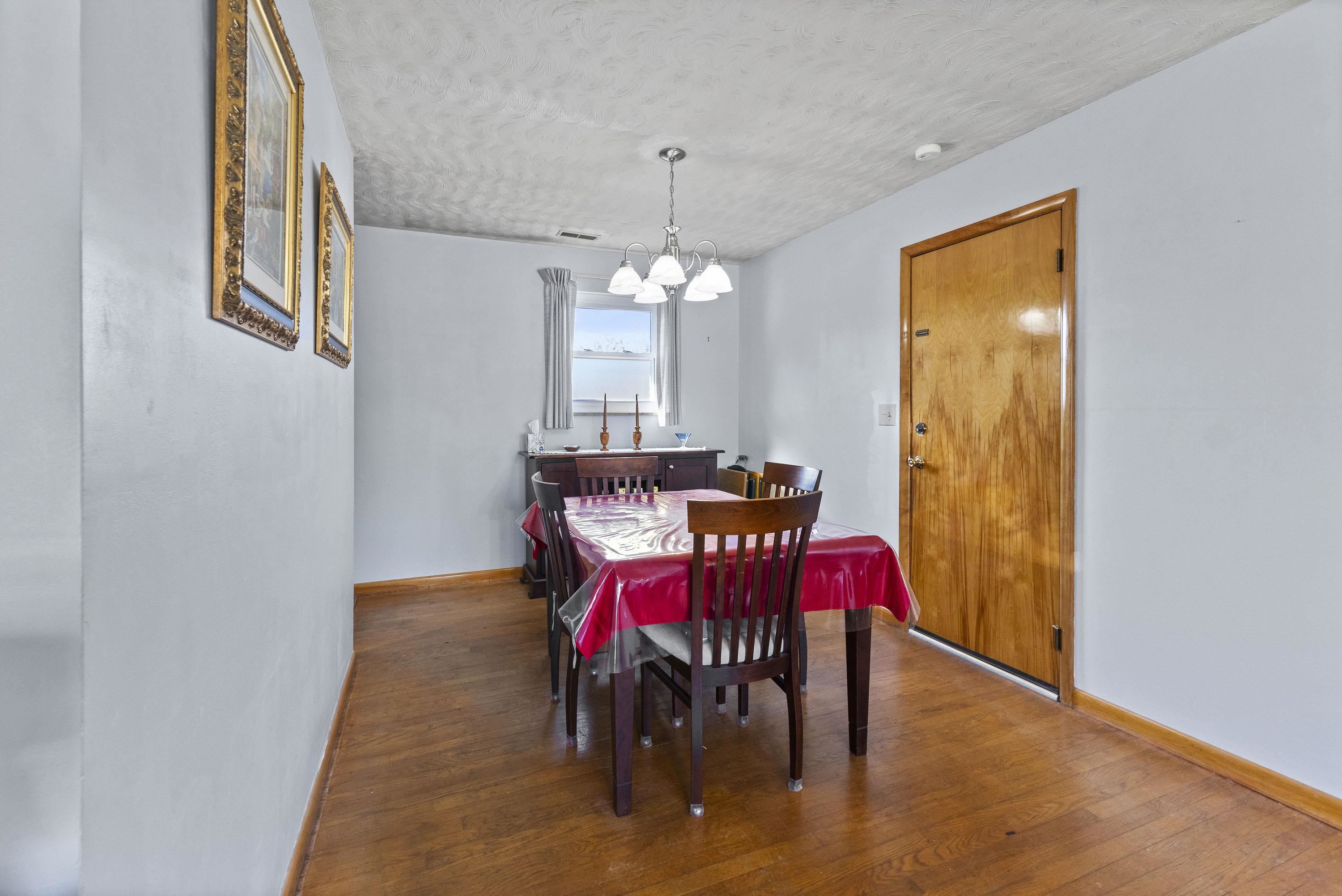 1114 James Court