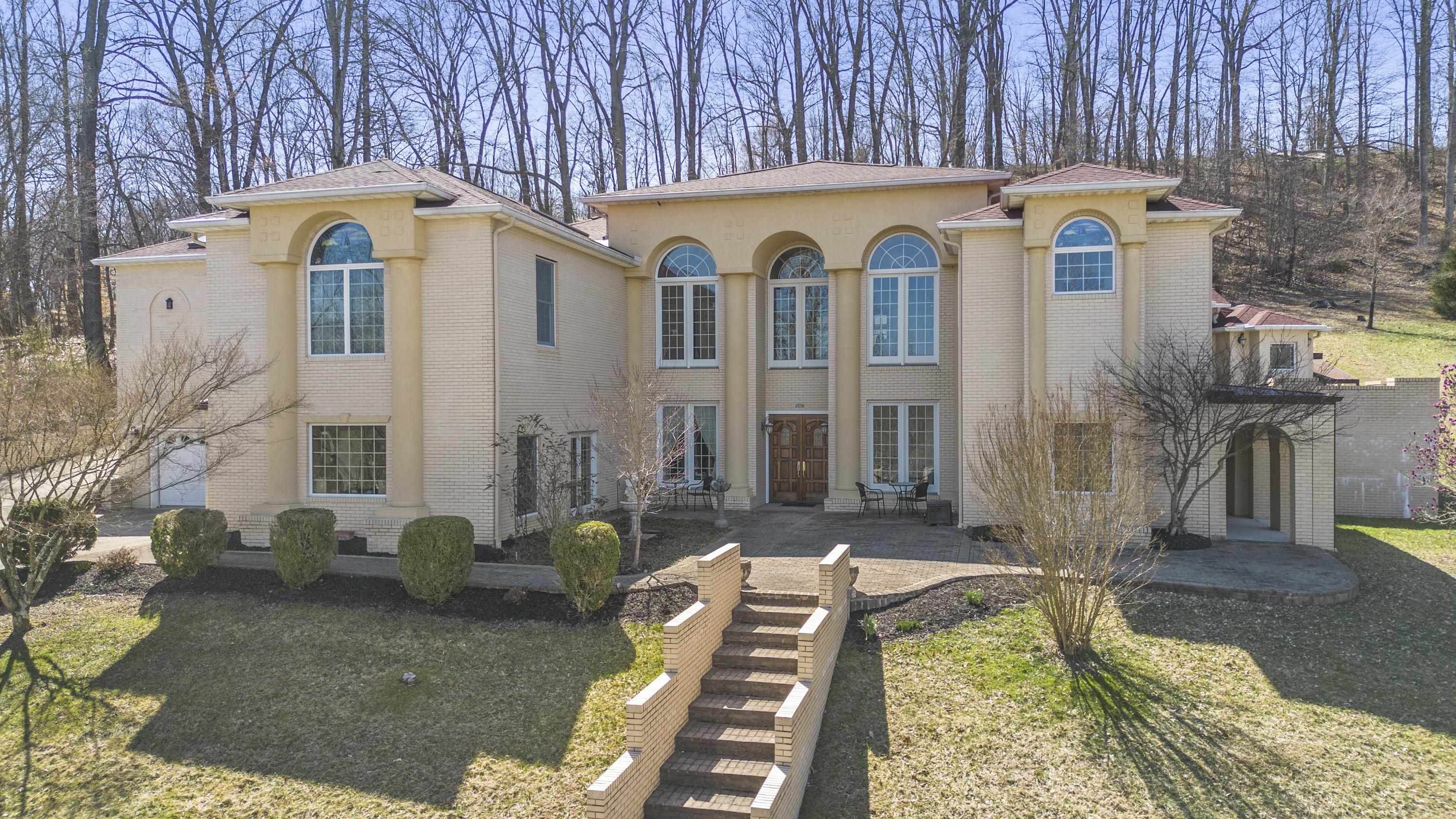 2830 Oakwood Court