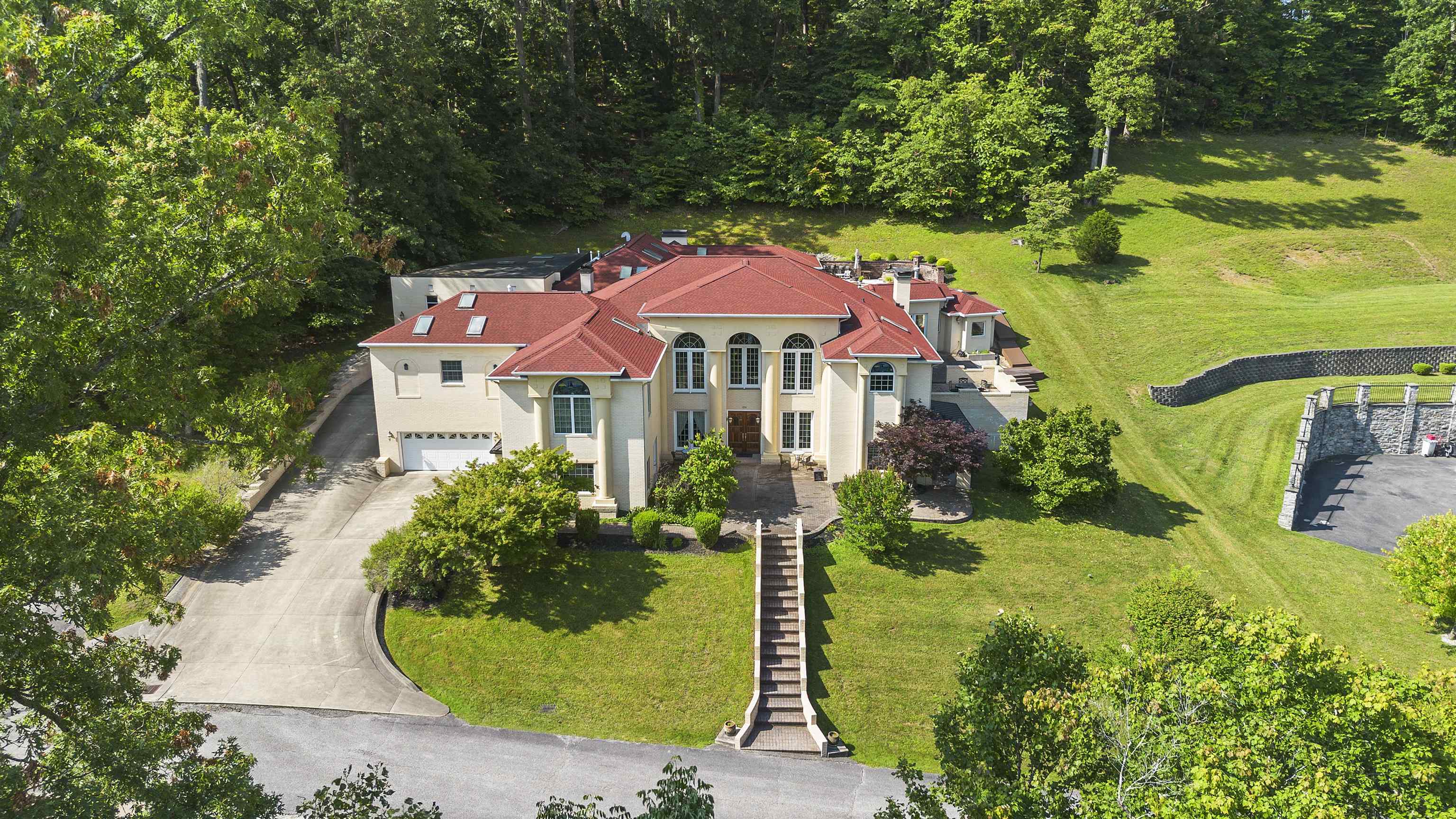 2830 Oakwood Court