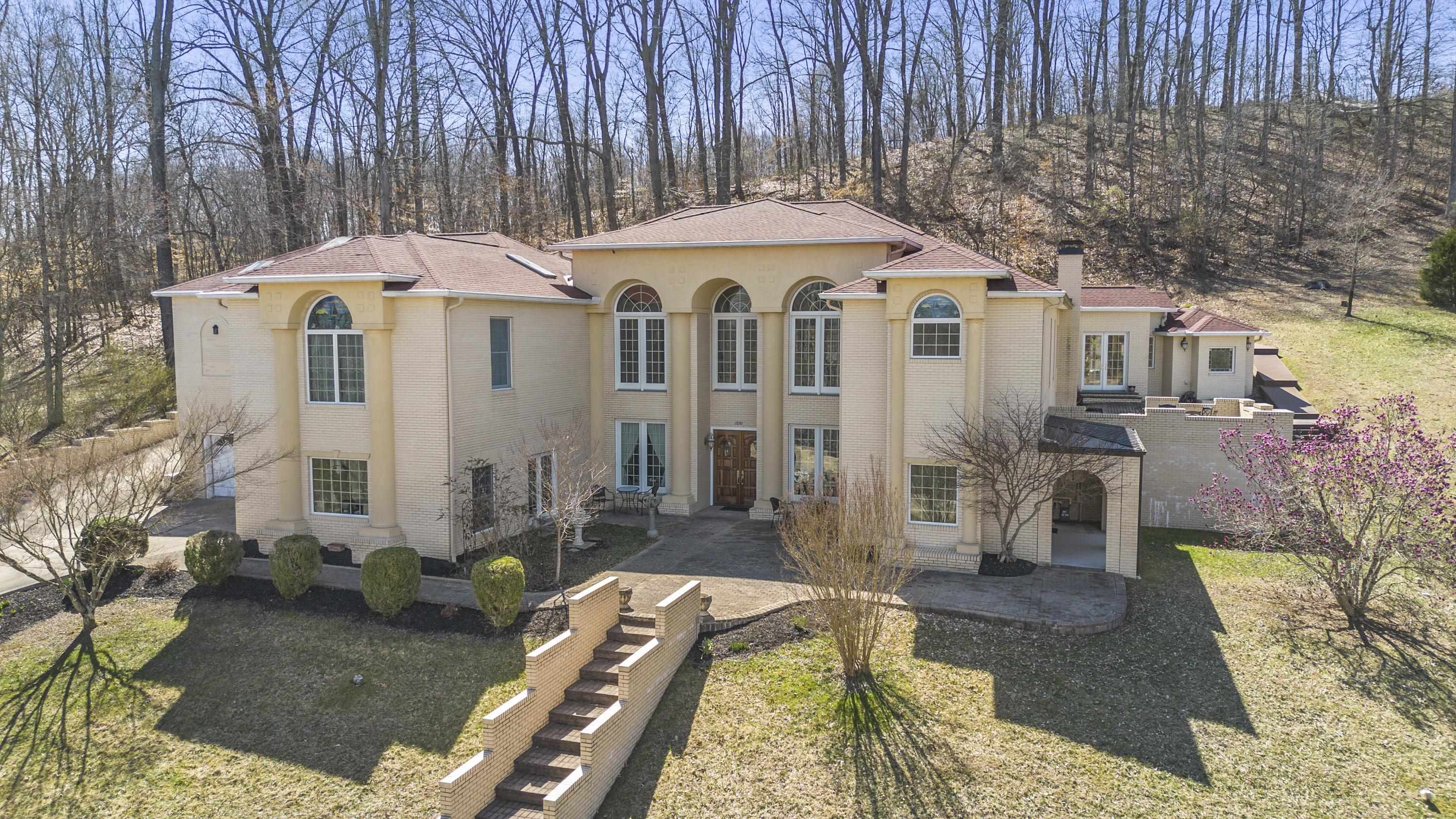 2830 Oakwood Court
