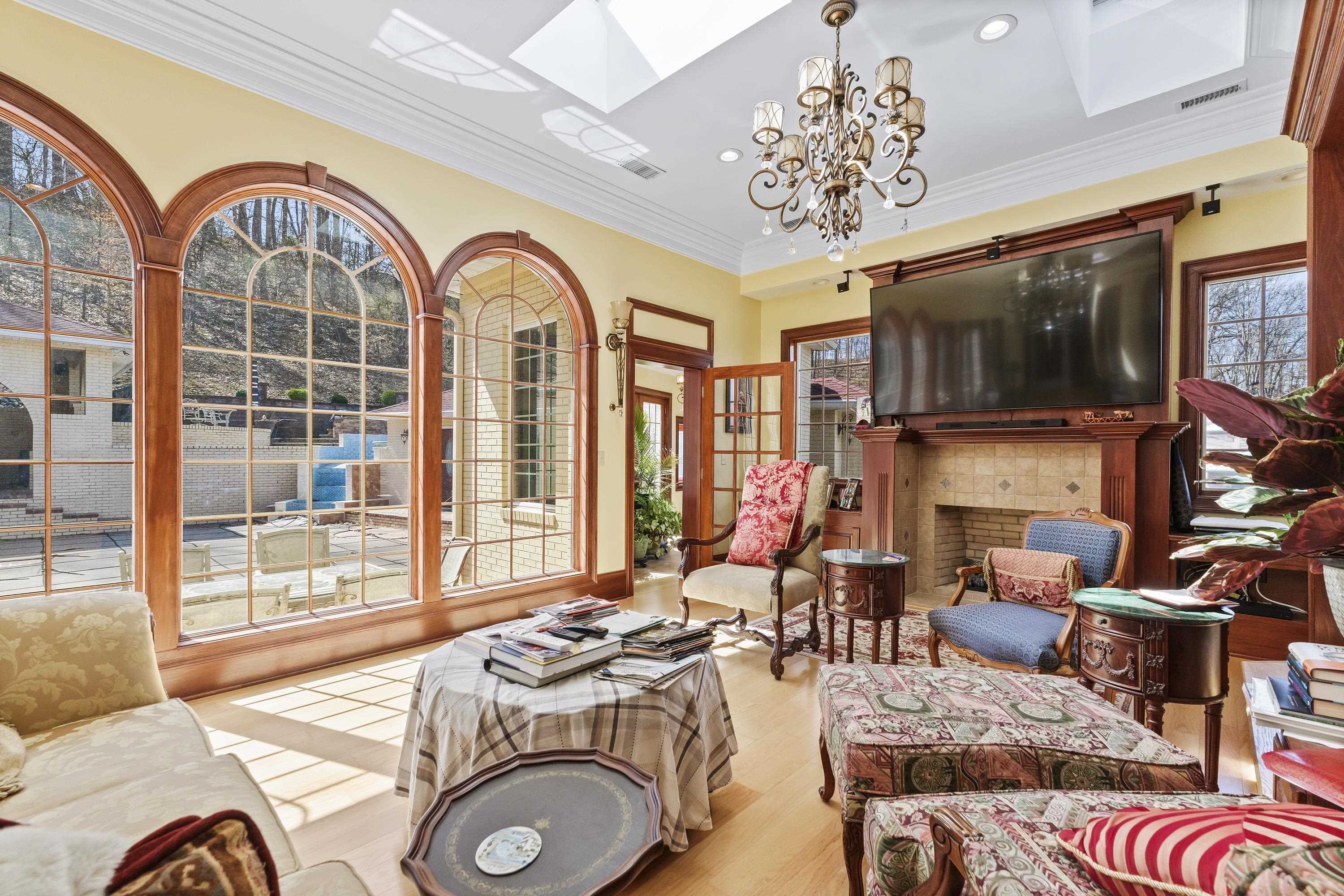 2830 Oakwood Court