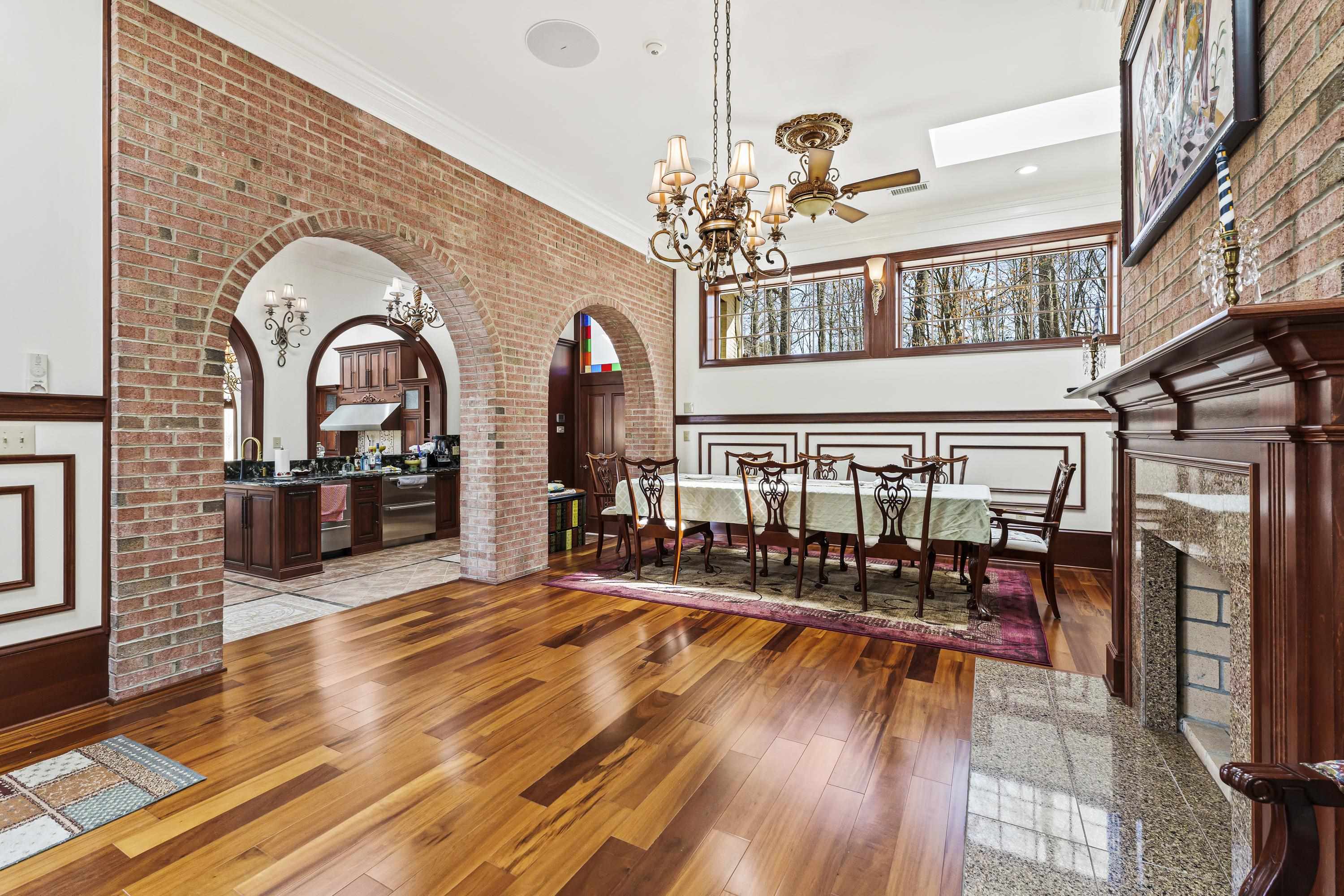 2830 Oakwood Court