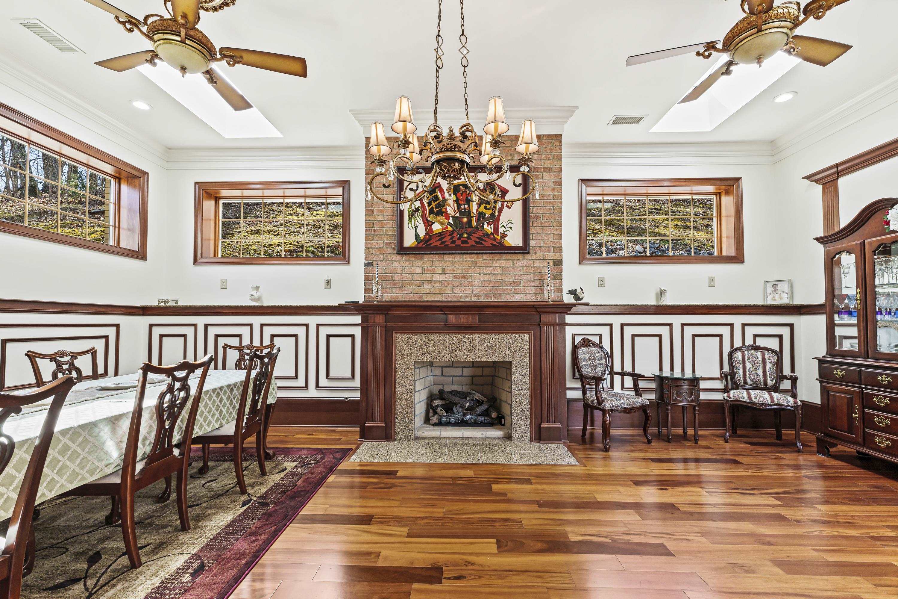 2830 Oakwood Court