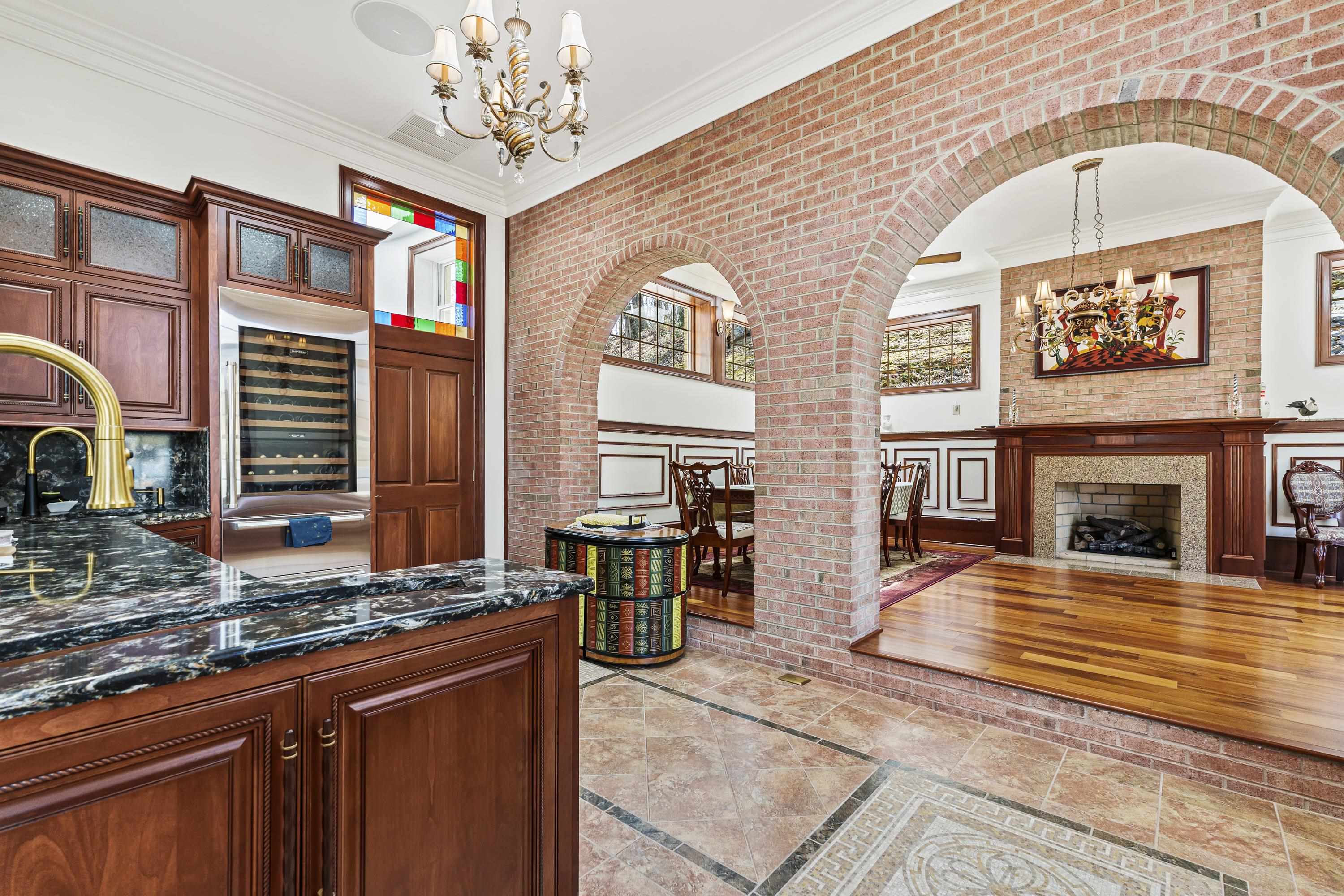 2830 Oakwood Court