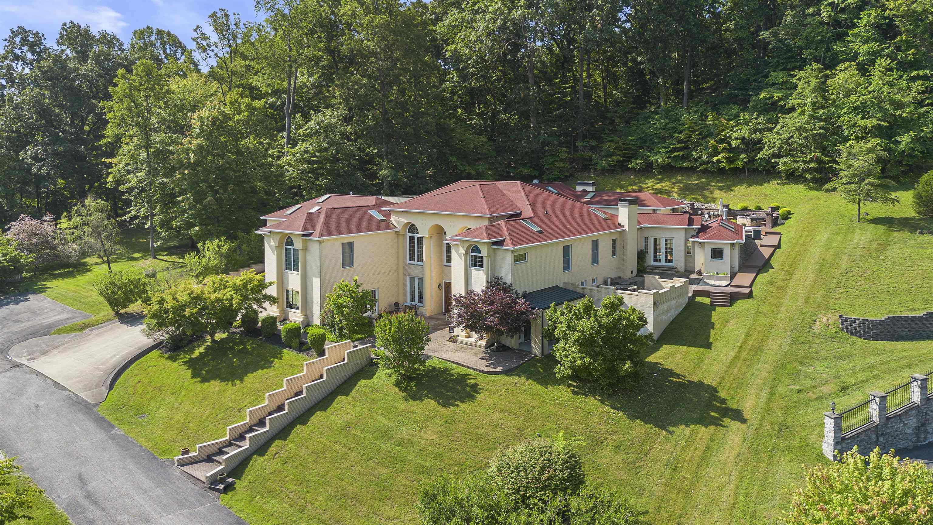2830 Oakwood Court
