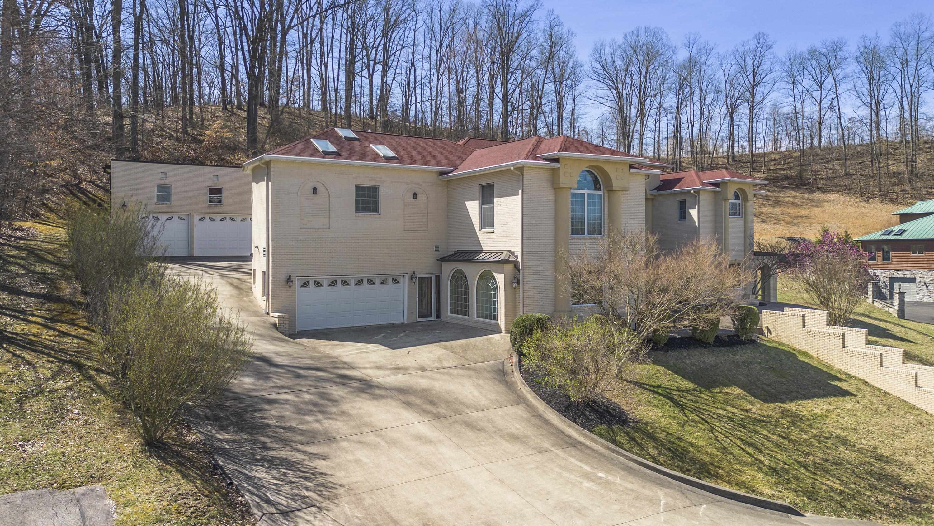 2830 Oakwood Court
