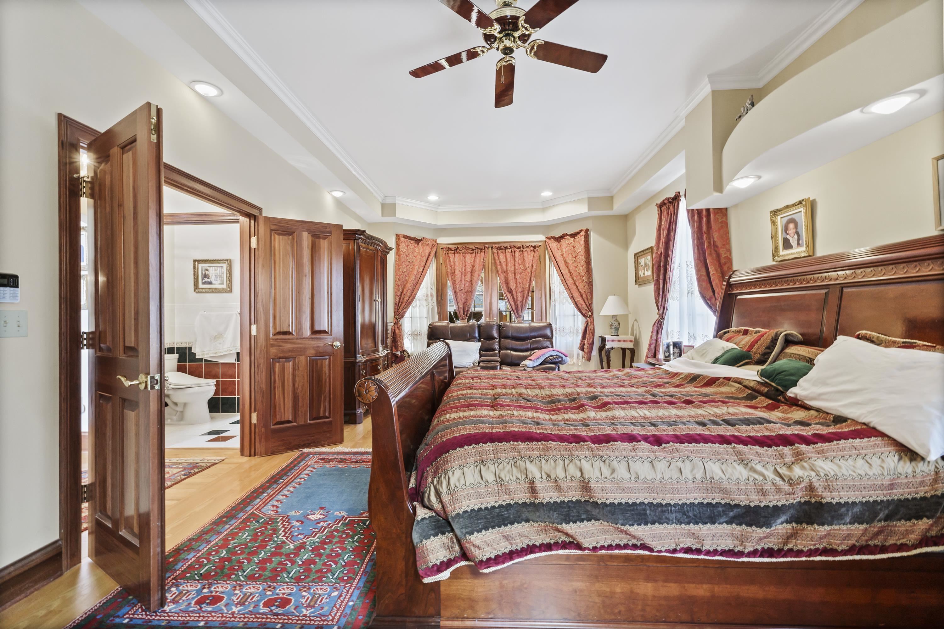2830 Oakwood Court