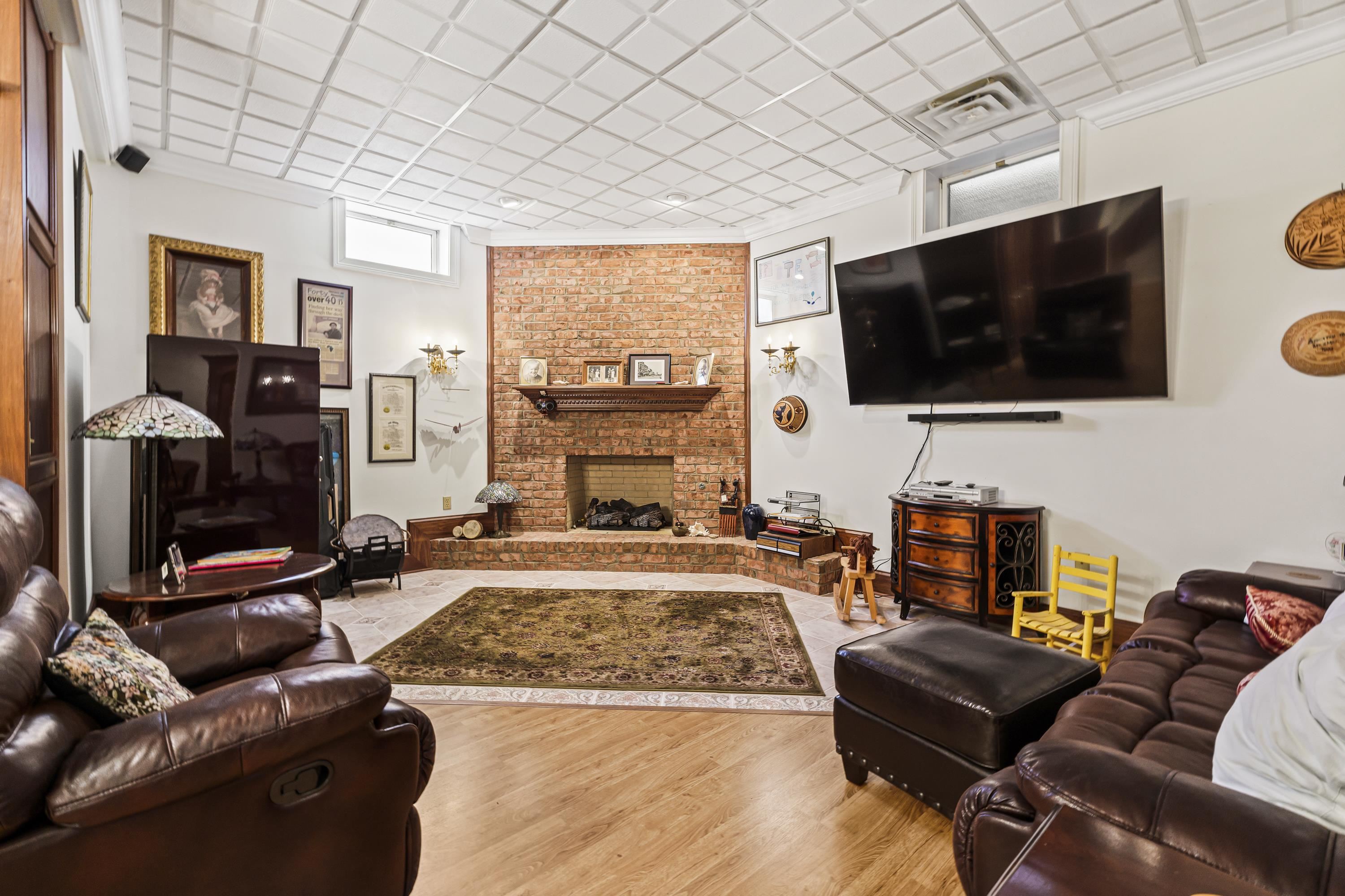 2830 Oakwood Court