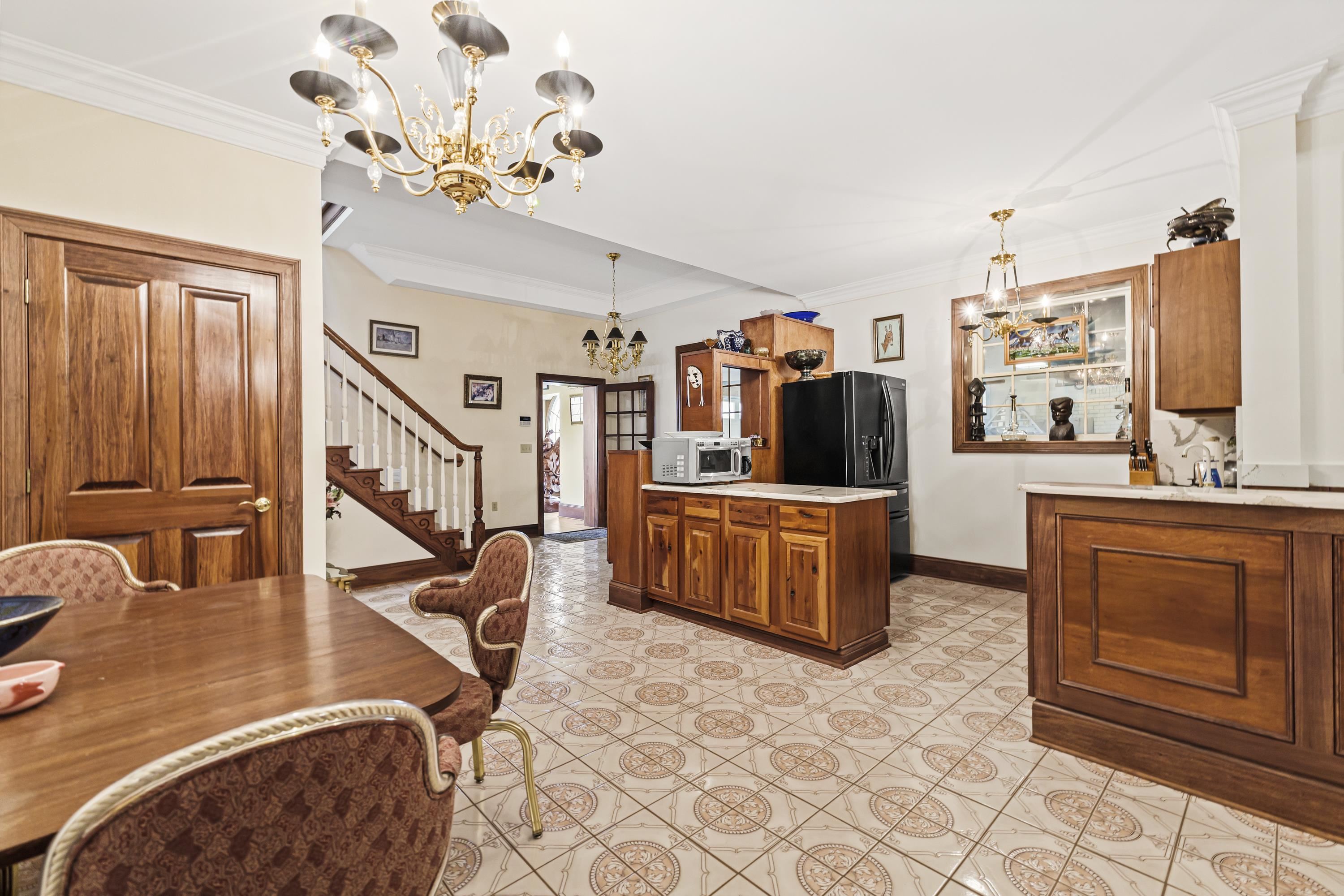 2830 Oakwood Court