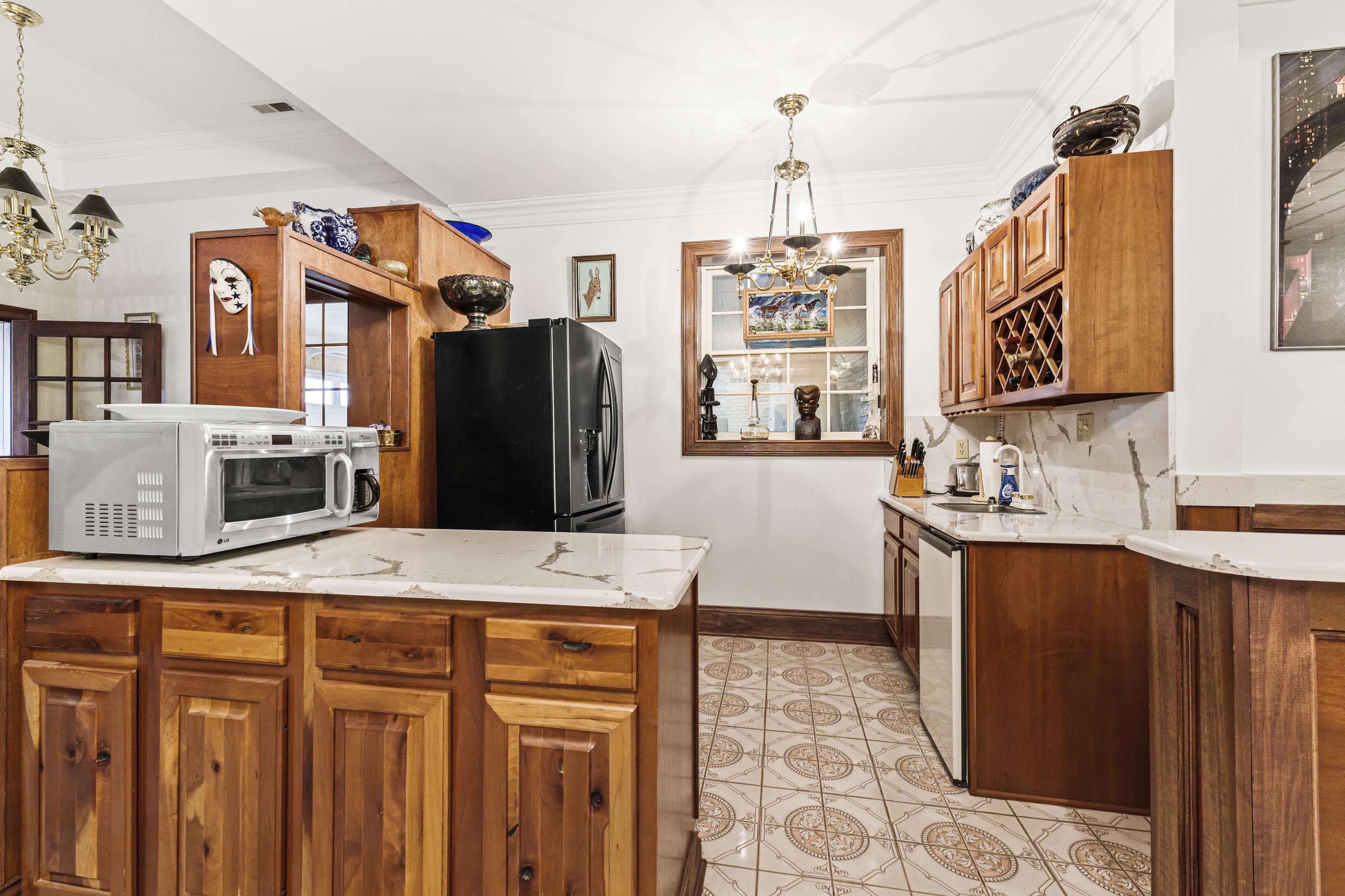 2830 Oakwood Court