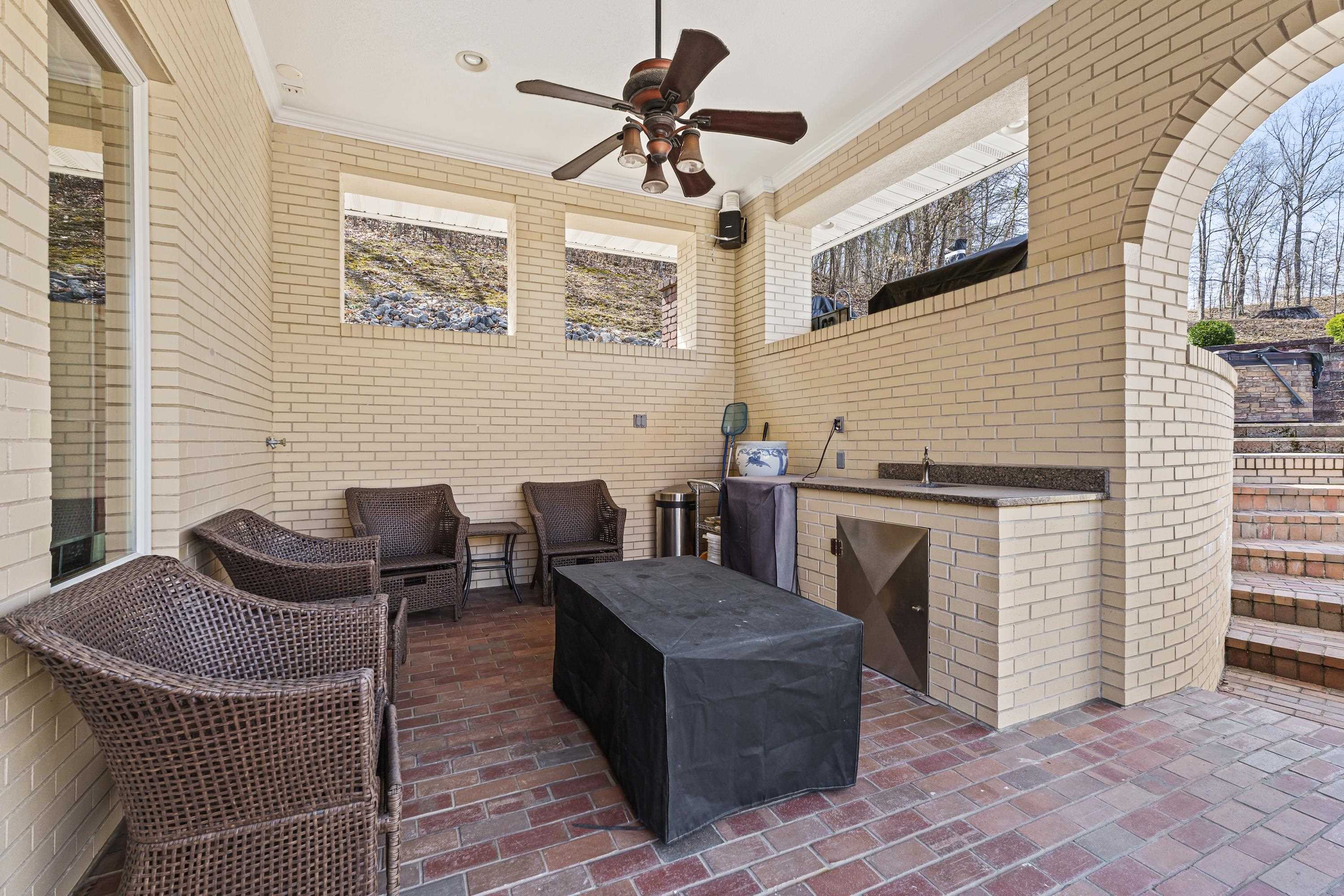 2830 Oakwood Court