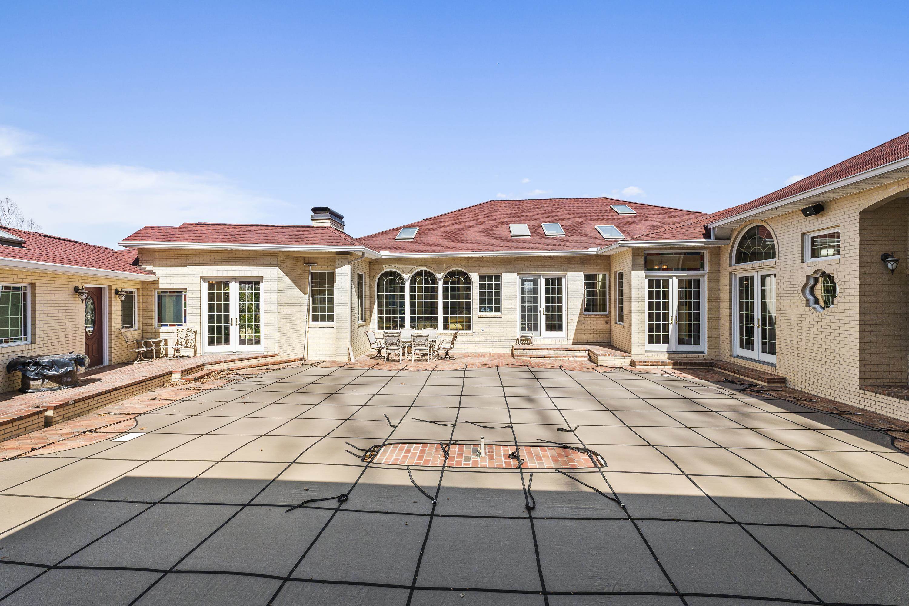 2830 Oakwood Court