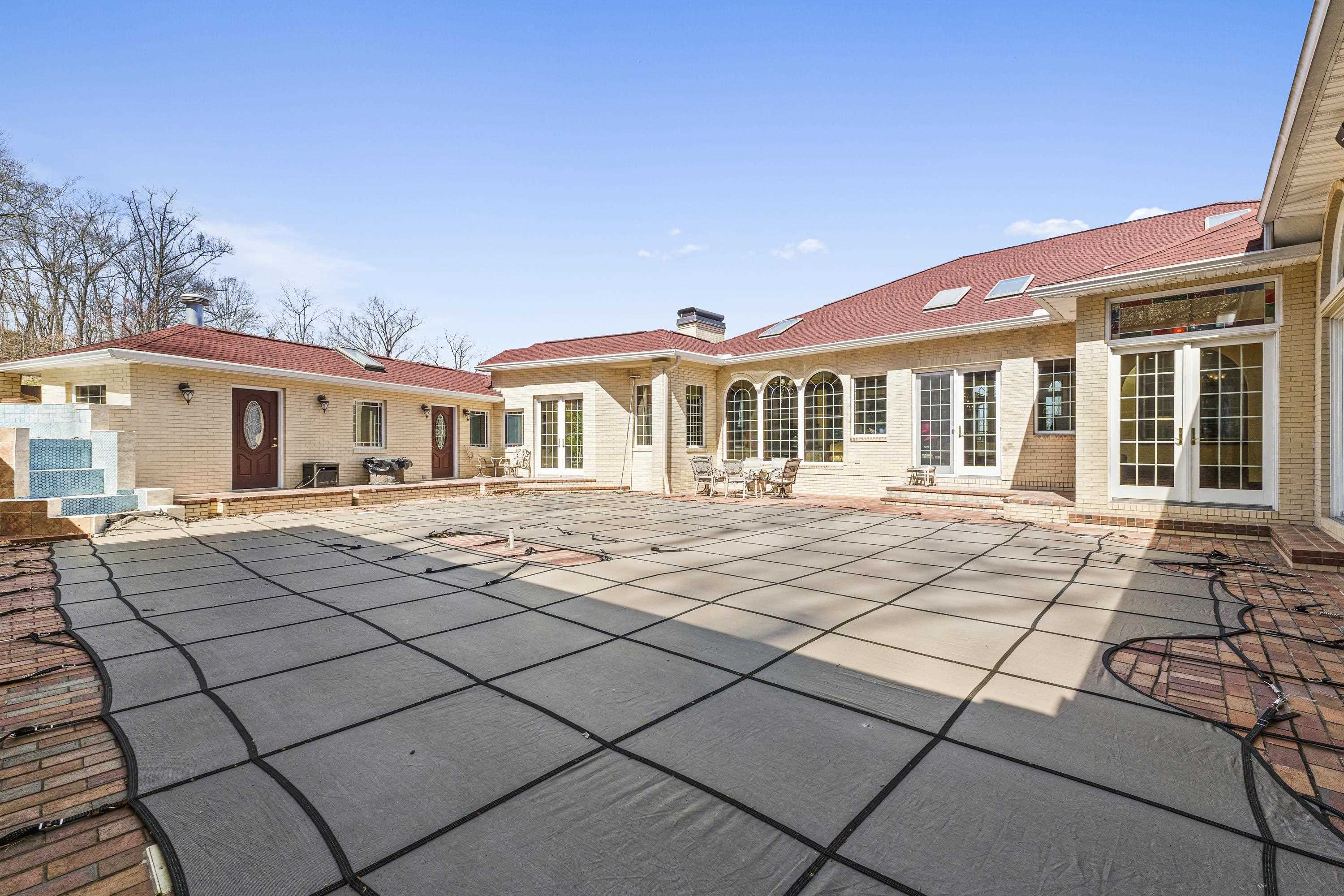2830 Oakwood Court