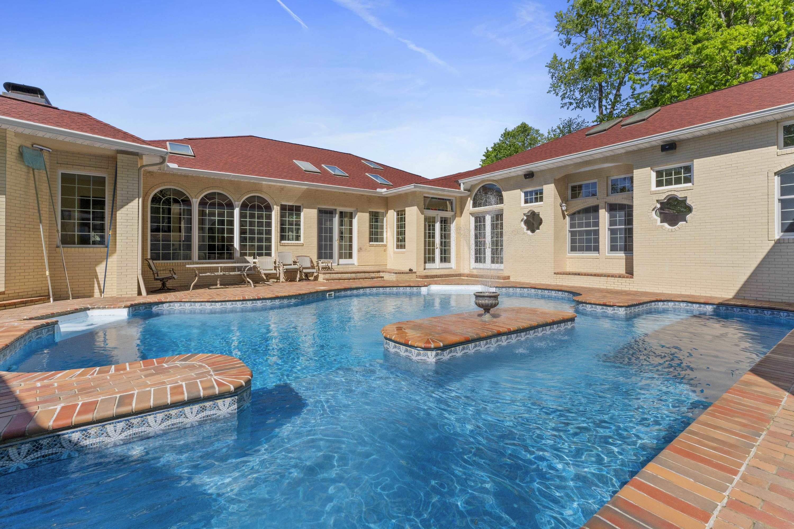 2830 Oakwood Court