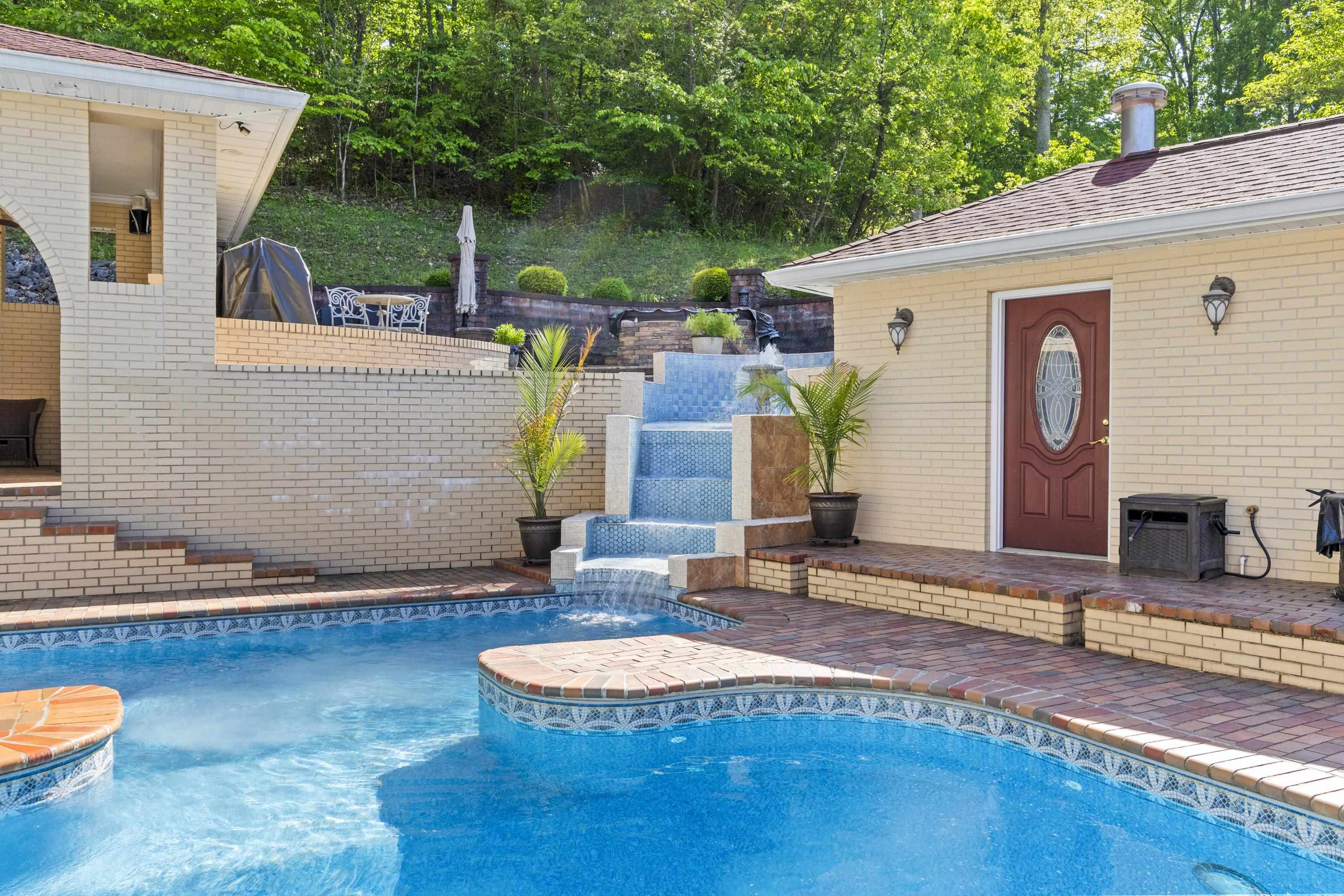 2830 Oakwood Court