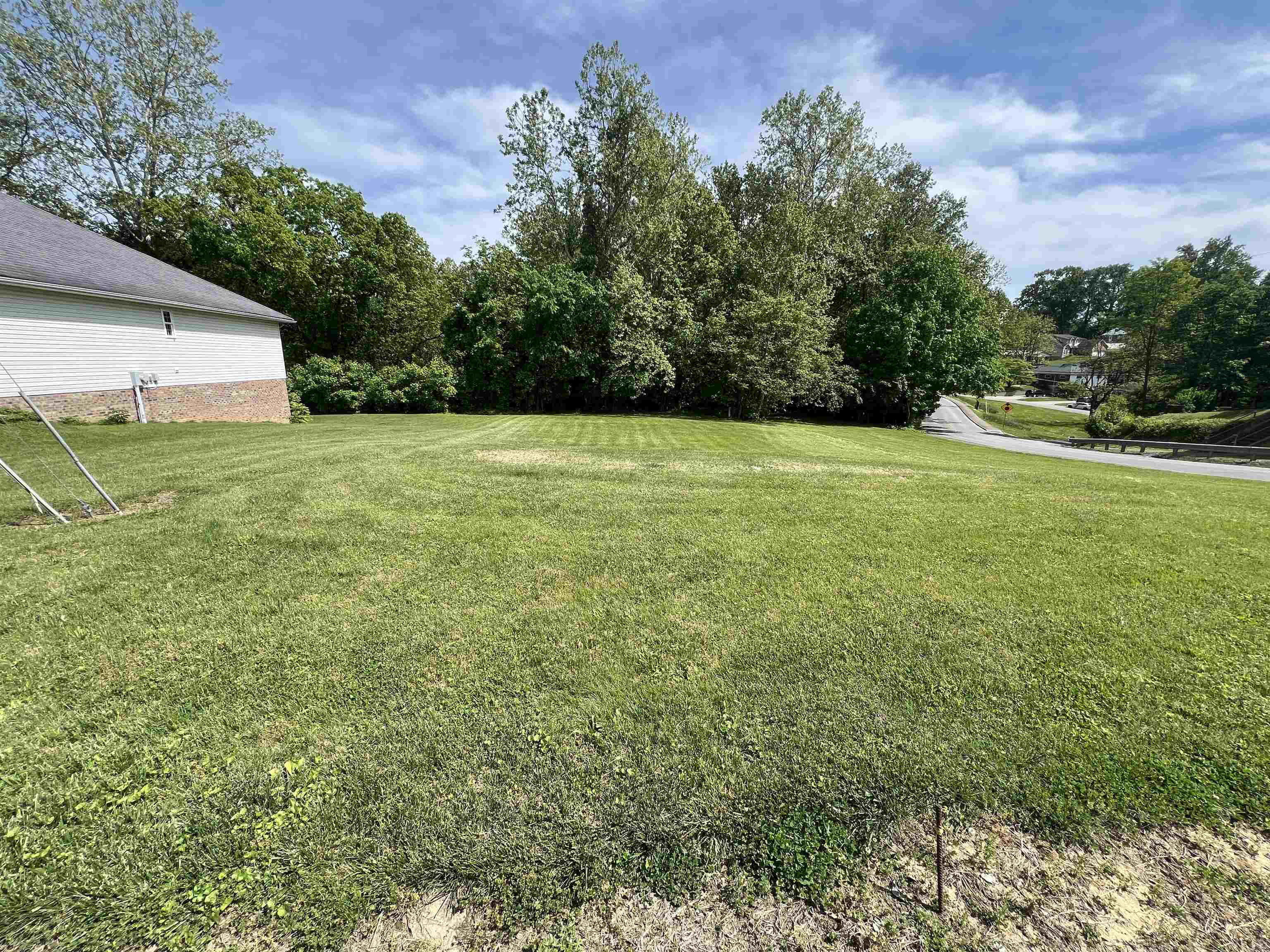 E Altamont Drive